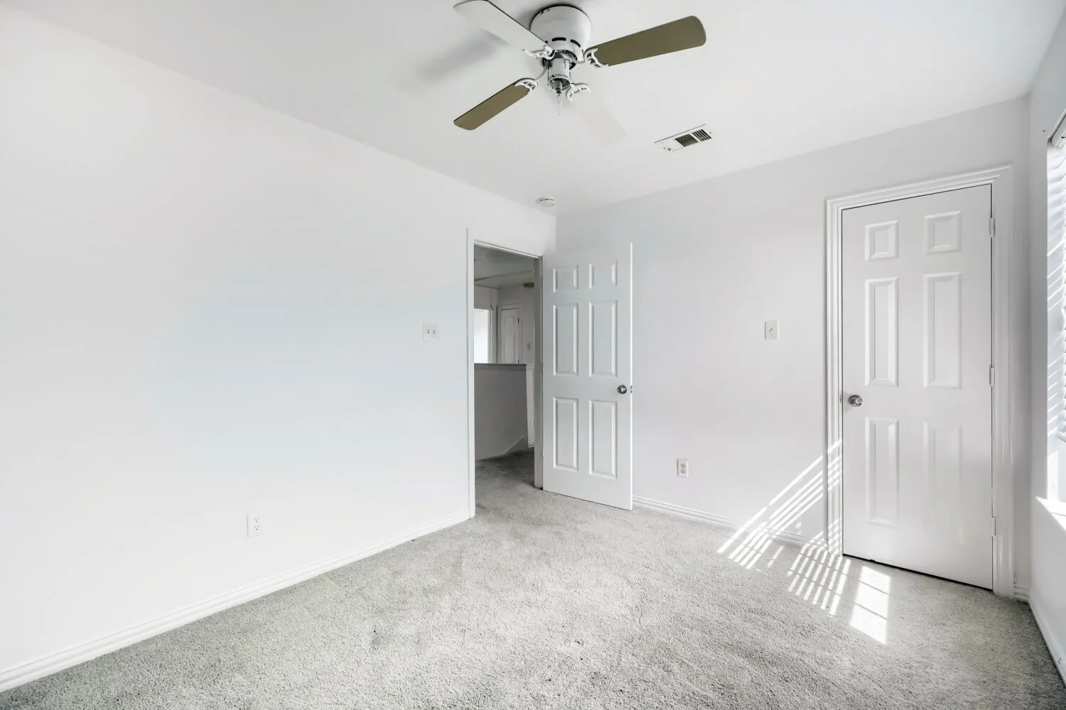 Single Family Residence For Sale in Dallas County , 2709 Maci Court, Seagoville, Texas 75159, 4 Bedroom, 3 Bathroom, 2 Garage spaces, 2,316 Sqft, built in 2007, mls#21356967, Real Estate Agent in Seagoville, Homes For Sale in Dallas county, Homes For Sale in Seagoville, Realtor in Seagoville Texas, Real Estate Brokerage Independent Realty Texas, Luminita Cordes Realtor