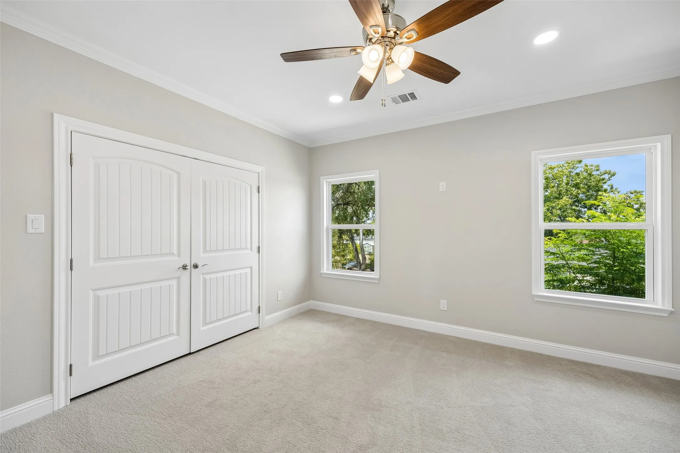 Single Family Residence For Sale in Dallas County , 1231 S Montclair Avenue, Dallas, Texas 75208, 4 Bedroom, 3 Bathroom, 2 Garage spaces, 3,281 Sqft, built in 1940, mls#21351622, Real Estate Agent in Dallas, Homes For Sale in Dallas county, Homes For Sale in Dallas, Realtor in Dallas Texas, Real Estate Brokerage Independent Realty Texas, Luminita Cordes Realtor