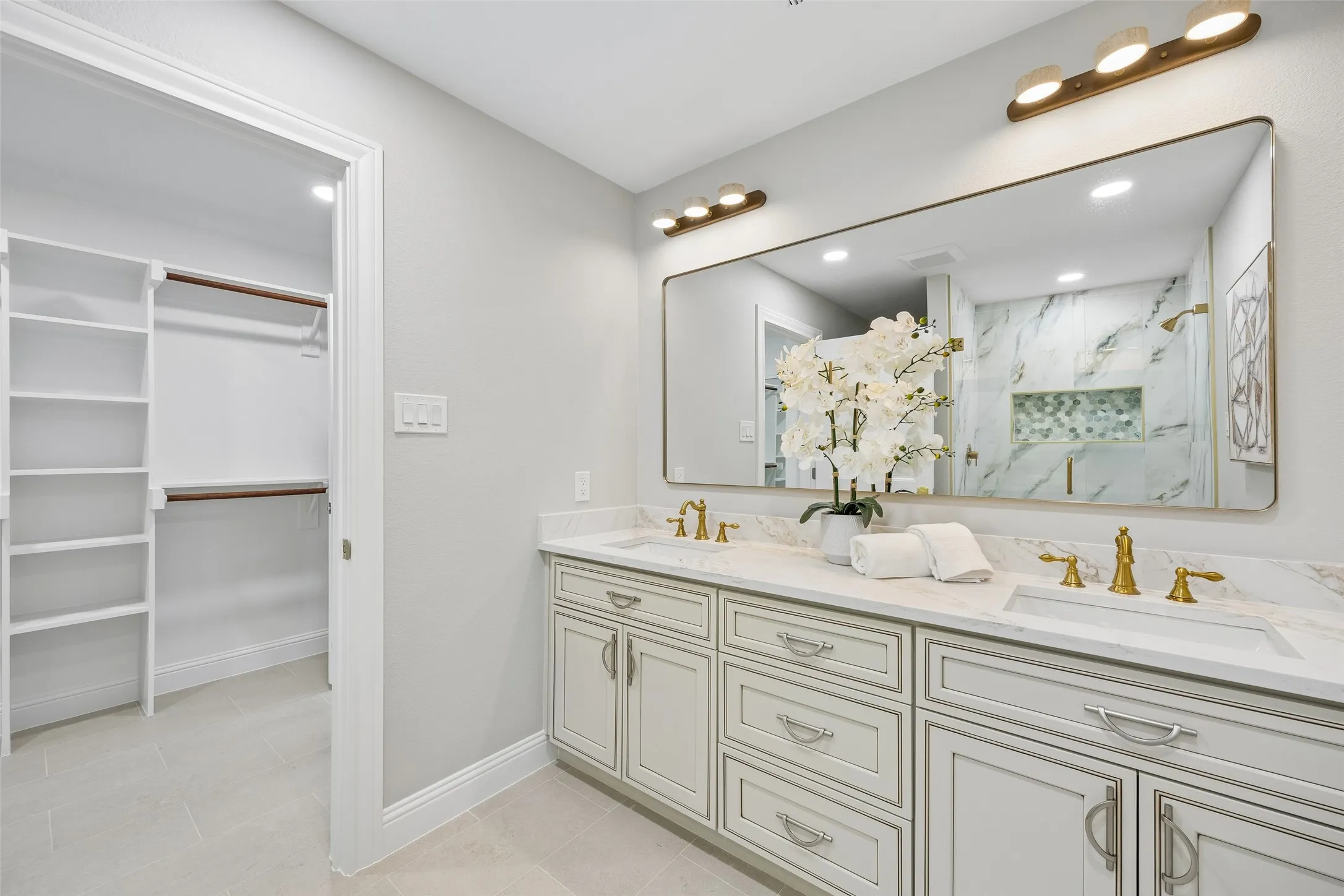 Single Family Residence For Sale in Dallas County , 1231 S Montclair Avenue, Dallas, Texas 75208, 4 Bedroom, 3 Bathroom, 2 Garage spaces, 3,281 Sqft, built in 1940, mls#21351622, Real Estate Agent in Dallas, Homes For Sale in Dallas county, Homes For Sale in Dallas, Realtor in Dallas Texas, Real Estate Brokerage Independent Realty Texas, Luminita Cordes Realtor