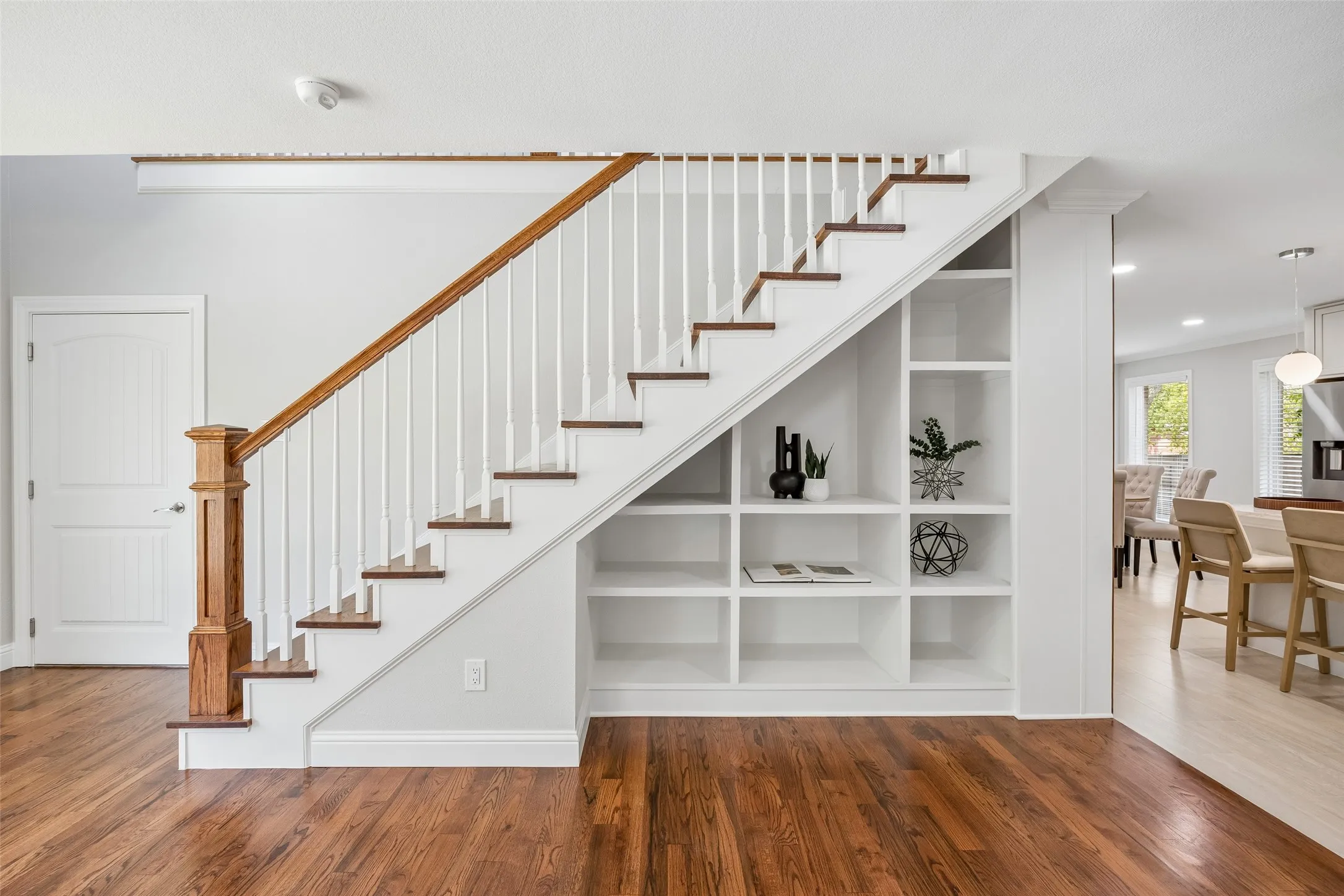 Single Family Residence For Sale in Dallas County , 1231 S Montclair Avenue, Dallas, Texas 75208, 4 Bedroom, 3 Bathroom, 2 Garage spaces, 3,281 Sqft, built in 1940, mls#21351622, Real Estate Agent in Dallas, Homes For Sale in Dallas county, Homes For Sale in Dallas, Realtor in Dallas Texas, Real Estate Brokerage Independent Realty Texas, Luminita Cordes Realtor