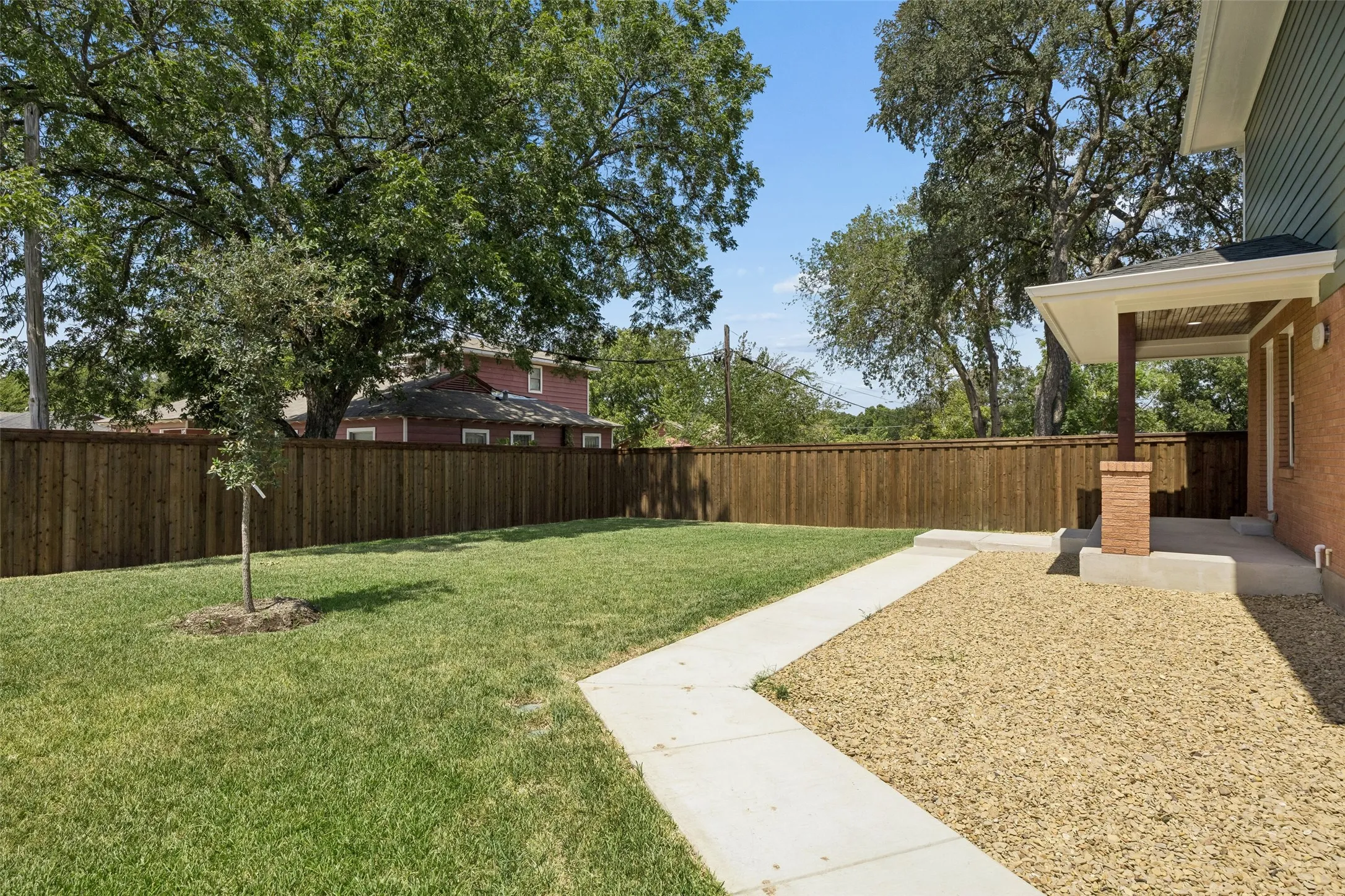 Single Family Residence For Sale in Dallas County , 1231 S Montclair Avenue, Dallas, Texas 75208, 4 Bedroom, 3 Bathroom, 2 Garage spaces, 3,281 Sqft, built in 1940, mls#21351622, Real Estate Agent in Dallas, Homes For Sale in Dallas county, Homes For Sale in Dallas, Realtor in Dallas Texas, Real Estate Brokerage Independent Realty Texas, Luminita Cordes Realtor