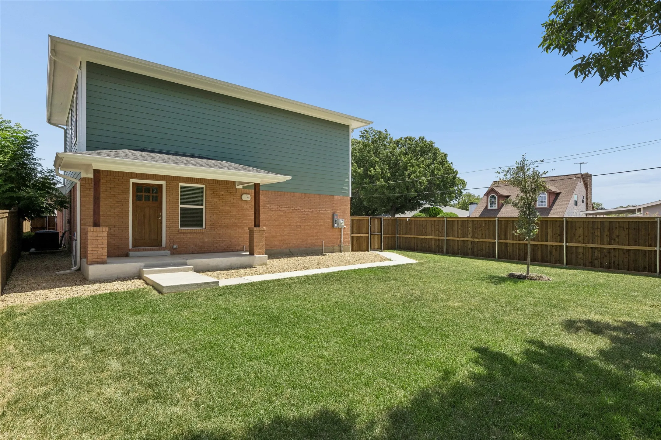 Single Family Residence For Sale in Dallas County , 1231 S Montclair Avenue, Dallas, Texas 75208, 4 Bedroom, 3 Bathroom, 2 Garage spaces, 3,281 Sqft, built in 1940, mls#21351622, Real Estate Agent in Dallas, Homes For Sale in Dallas county, Homes For Sale in Dallas, Realtor in Dallas Texas, Real Estate Brokerage Independent Realty Texas, Luminita Cordes Realtor