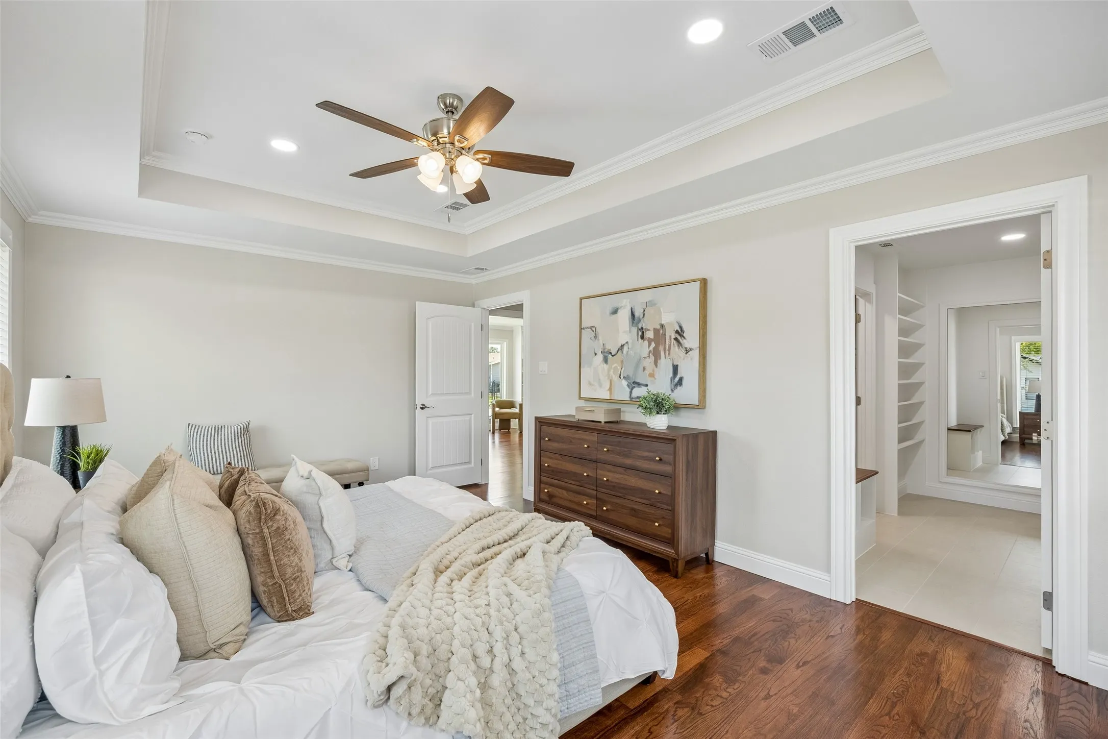 Single Family Residence For Sale in Dallas County , 1231 S Montclair Avenue, Dallas, Texas 75208, 4 Bedroom, 3 Bathroom, 2 Garage spaces, 3,281 Sqft, built in 1940, mls#21351622, Real Estate Agent in Dallas, Homes For Sale in Dallas county, Homes For Sale in Dallas, Realtor in Dallas Texas, Real Estate Brokerage Independent Realty Texas, Luminita Cordes Realtor