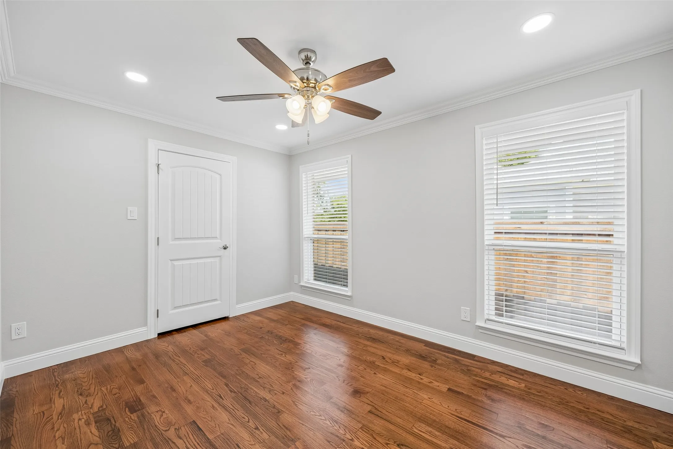 Single Family Residence For Sale in Dallas County , 1231 S Montclair Avenue, Dallas, Texas 75208, 4 Bedroom, 3 Bathroom, 2 Garage spaces, 3,281 Sqft, built in 1940, mls#21351622, Real Estate Agent in Dallas, Homes For Sale in Dallas county, Homes For Sale in Dallas, Realtor in Dallas Texas, Real Estate Brokerage Independent Realty Texas, Luminita Cordes Realtor