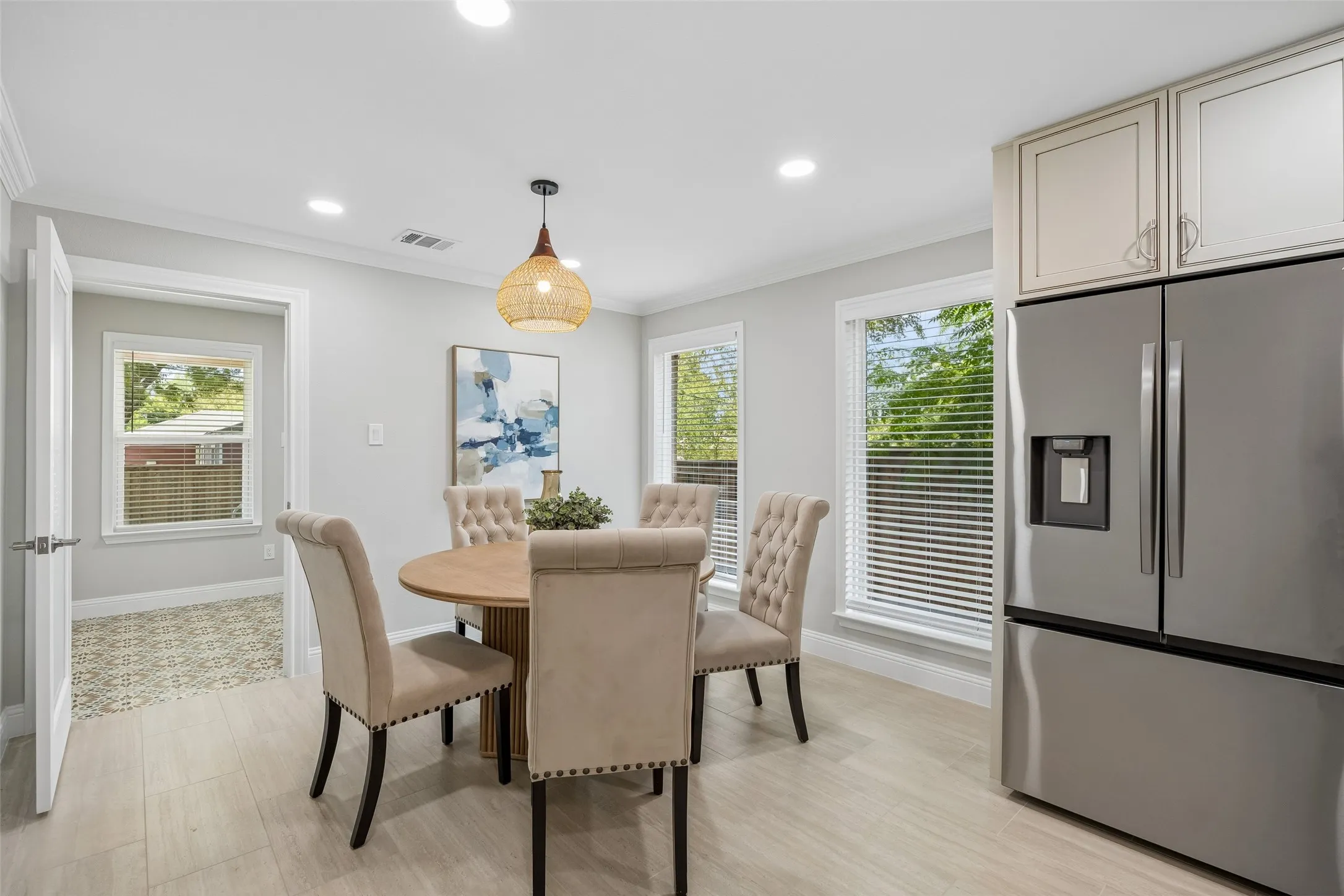 Single Family Residence For Sale in Dallas County , 1231 S Montclair Avenue, Dallas, Texas 75208, 4 Bedroom, 3 Bathroom, 2 Garage spaces, 3,281 Sqft, built in 1940, mls#21351622, Real Estate Agent in Dallas, Homes For Sale in Dallas county, Homes For Sale in Dallas, Realtor in Dallas Texas, Real Estate Brokerage Independent Realty Texas, Luminita Cordes Realtor