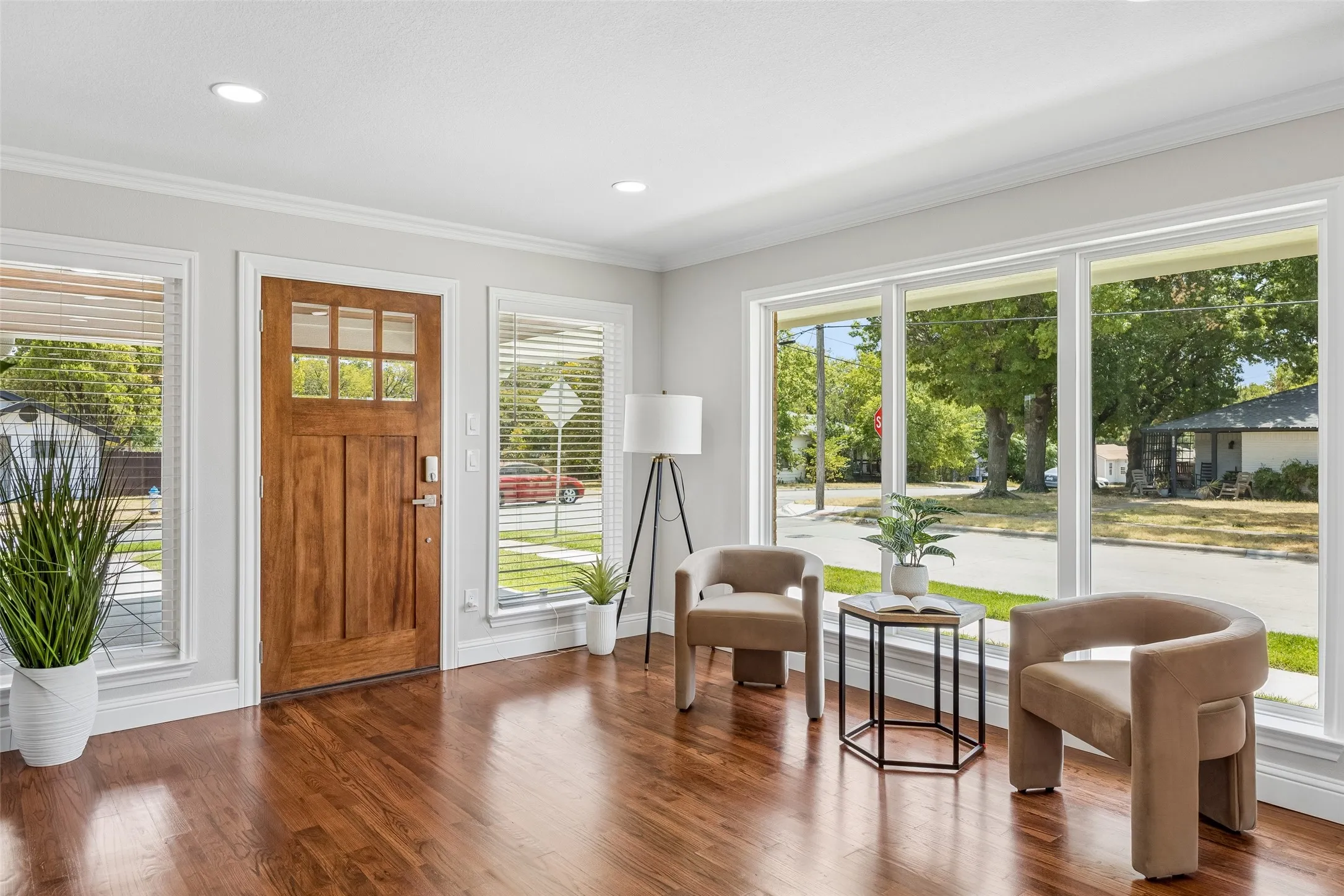 Single Family Residence For Sale in Dallas County , 1231 S Montclair Avenue, Dallas, Texas 75208, 4 Bedroom, 3 Bathroom, 2 Garage spaces, 3,281 Sqft, built in 1940, mls#21351622, Real Estate Agent in Dallas, Homes For Sale in Dallas county, Homes For Sale in Dallas, Realtor in Dallas Texas, Real Estate Brokerage Independent Realty Texas, Luminita Cordes Realtor