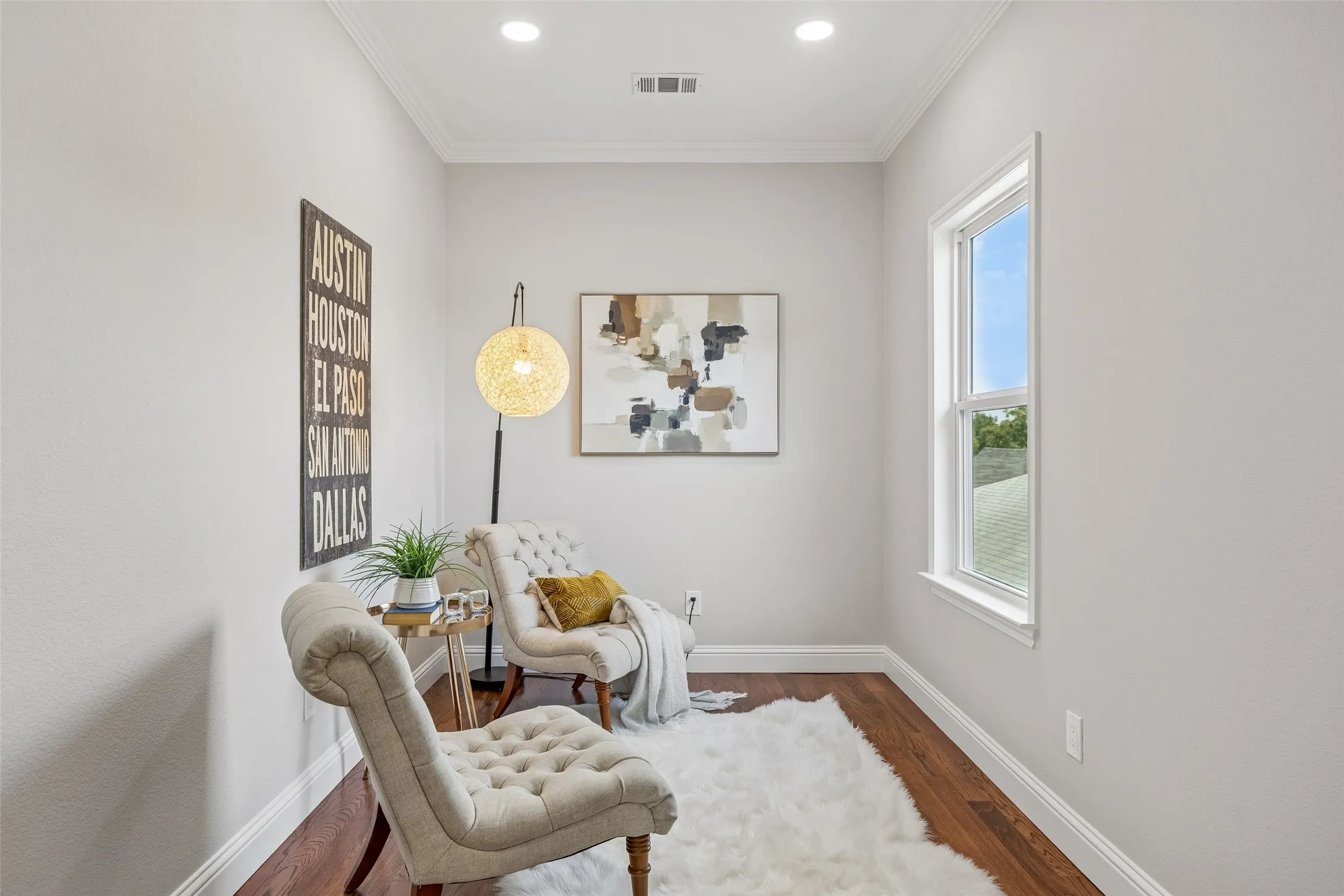Single Family Residence For Sale in Dallas County , 1231 S Montclair Avenue, Dallas, Texas 75208, 4 Bedroom, 3 Bathroom, 2 Garage spaces, 3,281 Sqft, built in 1940, mls#21351622, Real Estate Agent in Dallas, Homes For Sale in Dallas county, Homes For Sale in Dallas, Realtor in Dallas Texas, Real Estate Brokerage Independent Realty Texas, Luminita Cordes Realtor