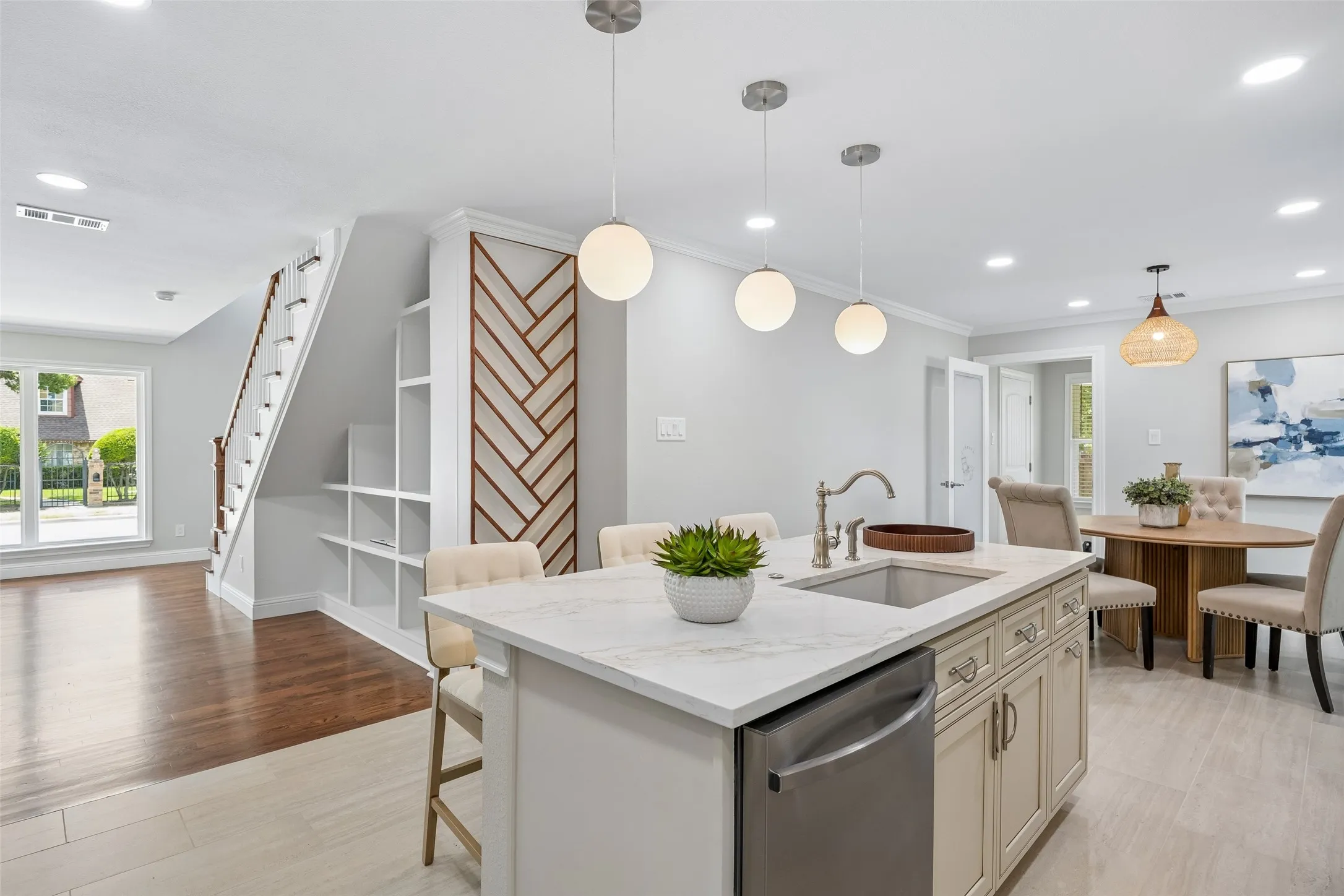 Single Family Residence For Sale in Dallas County , 1231 S Montclair Avenue, Dallas, Texas 75208, 4 Bedroom, 3 Bathroom, 2 Garage spaces, 3,281 Sqft, built in 1940, mls#21351622, Real Estate Agent in Dallas, Homes For Sale in Dallas county, Homes For Sale in Dallas, Realtor in Dallas Texas, Real Estate Brokerage Independent Realty Texas, Luminita Cordes Realtor