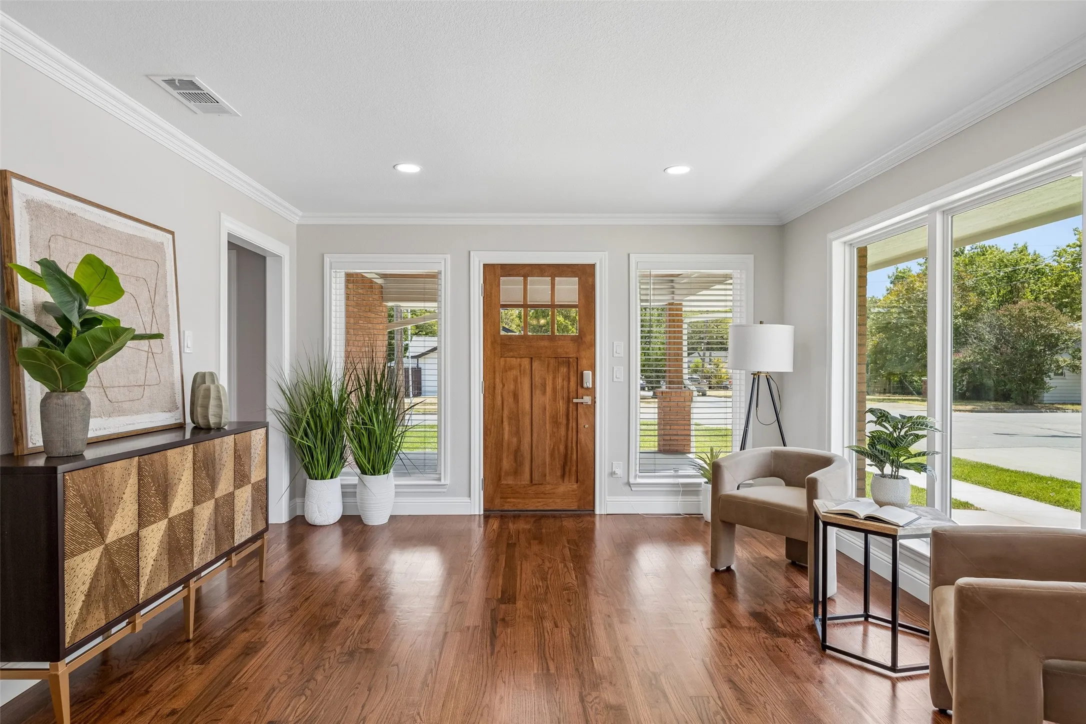 Single Family Residence For Sale in Dallas County , 1231 S Montclair Avenue, Dallas, Texas 75208, 4 Bedroom, 3 Bathroom, 2 Garage spaces, 3,281 Sqft, built in 1940, mls#21351622, Real Estate Agent in Dallas, Homes For Sale in Dallas county, Homes For Sale in Dallas, Realtor in Dallas Texas, Real Estate Brokerage Independent Realty Texas, Luminita Cordes Realtor