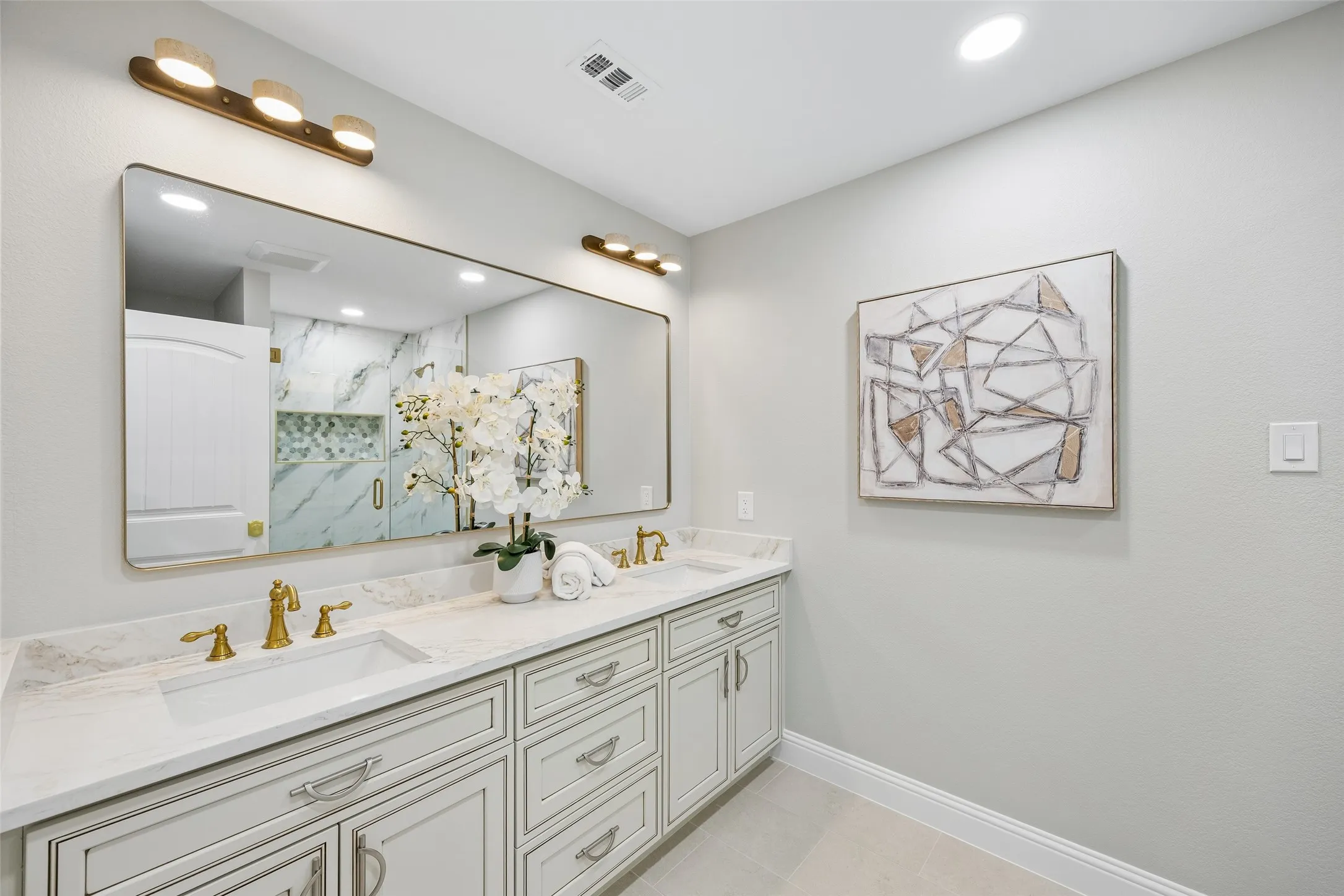 Single Family Residence For Sale in Dallas County , 1231 S Montclair Avenue, Dallas, Texas 75208, 4 Bedroom, 3 Bathroom, 2 Garage spaces, 3,281 Sqft, built in 1940, mls#21351622, Real Estate Agent in Dallas, Homes For Sale in Dallas county, Homes For Sale in Dallas, Realtor in Dallas Texas, Real Estate Brokerage Independent Realty Texas, Luminita Cordes Realtor