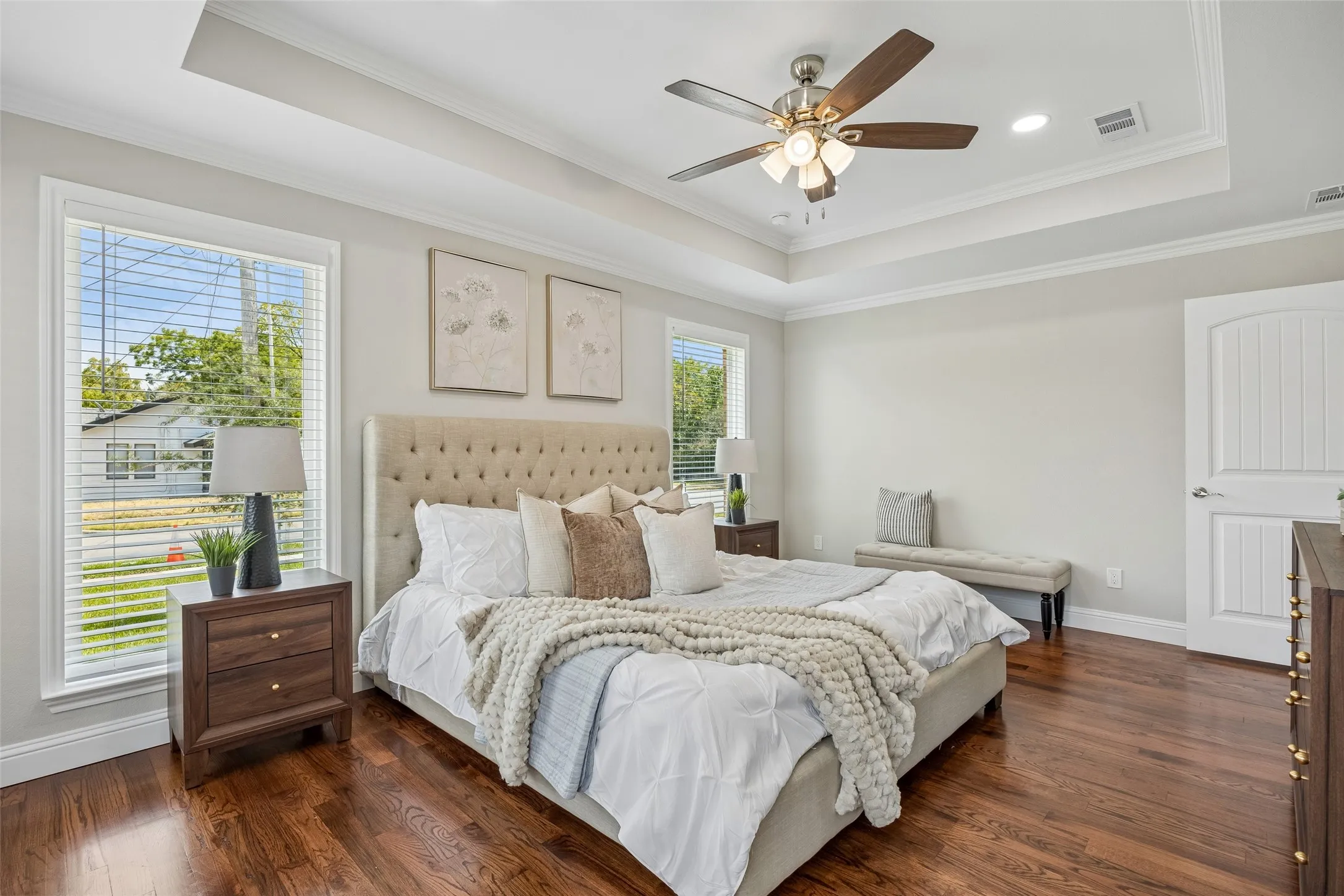 Single Family Residence For Sale in Dallas County , 1231 S Montclair Avenue, Dallas, Texas 75208, 4 Bedroom, 3 Bathroom, 2 Garage spaces, 3,281 Sqft, built in 1940, mls#21351622, Real Estate Agent in Dallas, Homes For Sale in Dallas county, Homes For Sale in Dallas, Realtor in Dallas Texas, Real Estate Brokerage Independent Realty Texas, Luminita Cordes Realtor