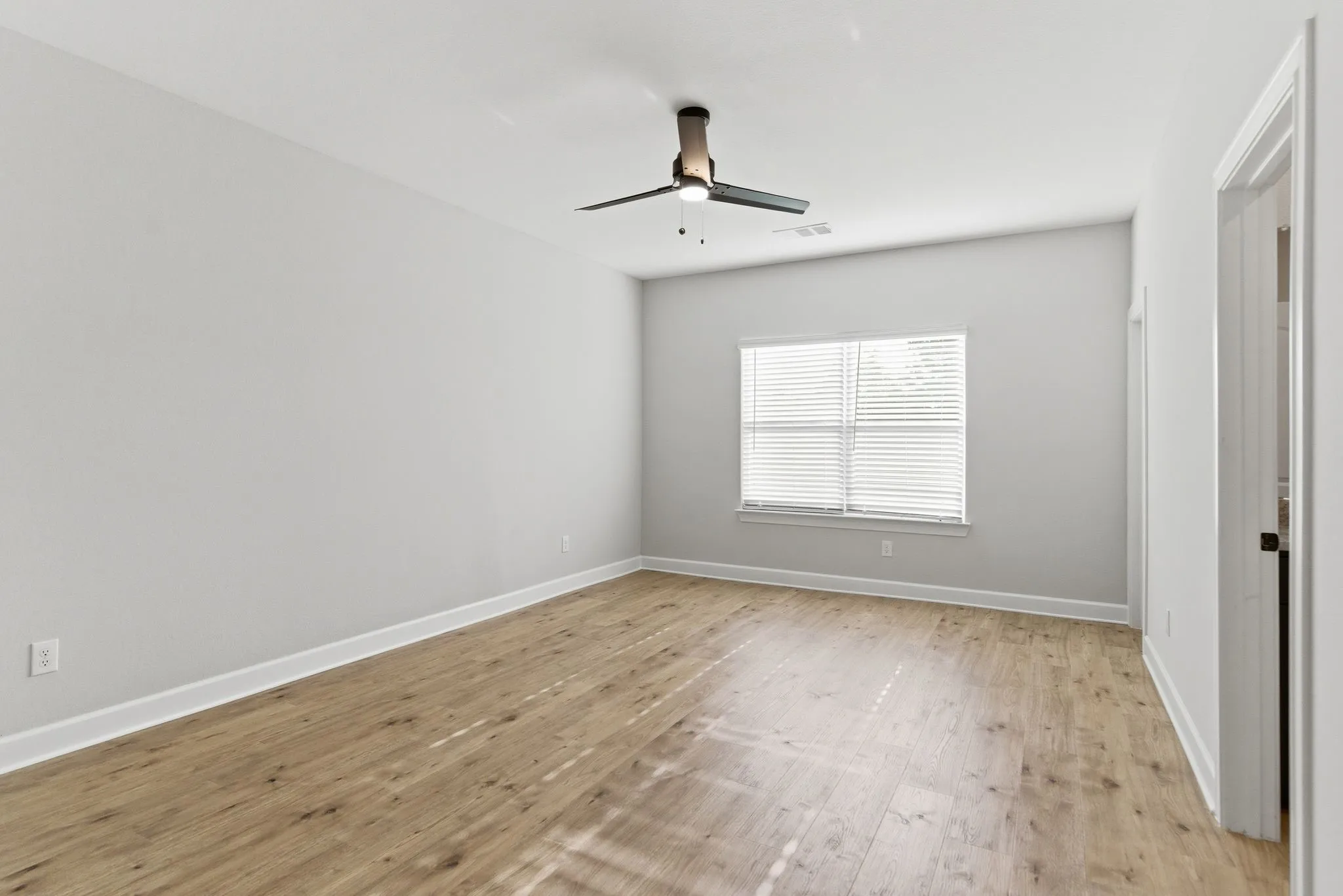 Single Family Residence For Rent in Collin County , 1308 Windermere Way, Princeton, Texas 75407, 5 Bedroom, 3 Bathroom, 2 Garage spaces, 2,533 Sqft, built in 2022, mls#21361963, Real Estate Agent in Princeton, Homes For Rent in Collin county, Homes For Rent in Princeton, Realtor in Princeton Texas, Real Estate Brokerage Independent Realty Texas, Luminita Cordes Realtor