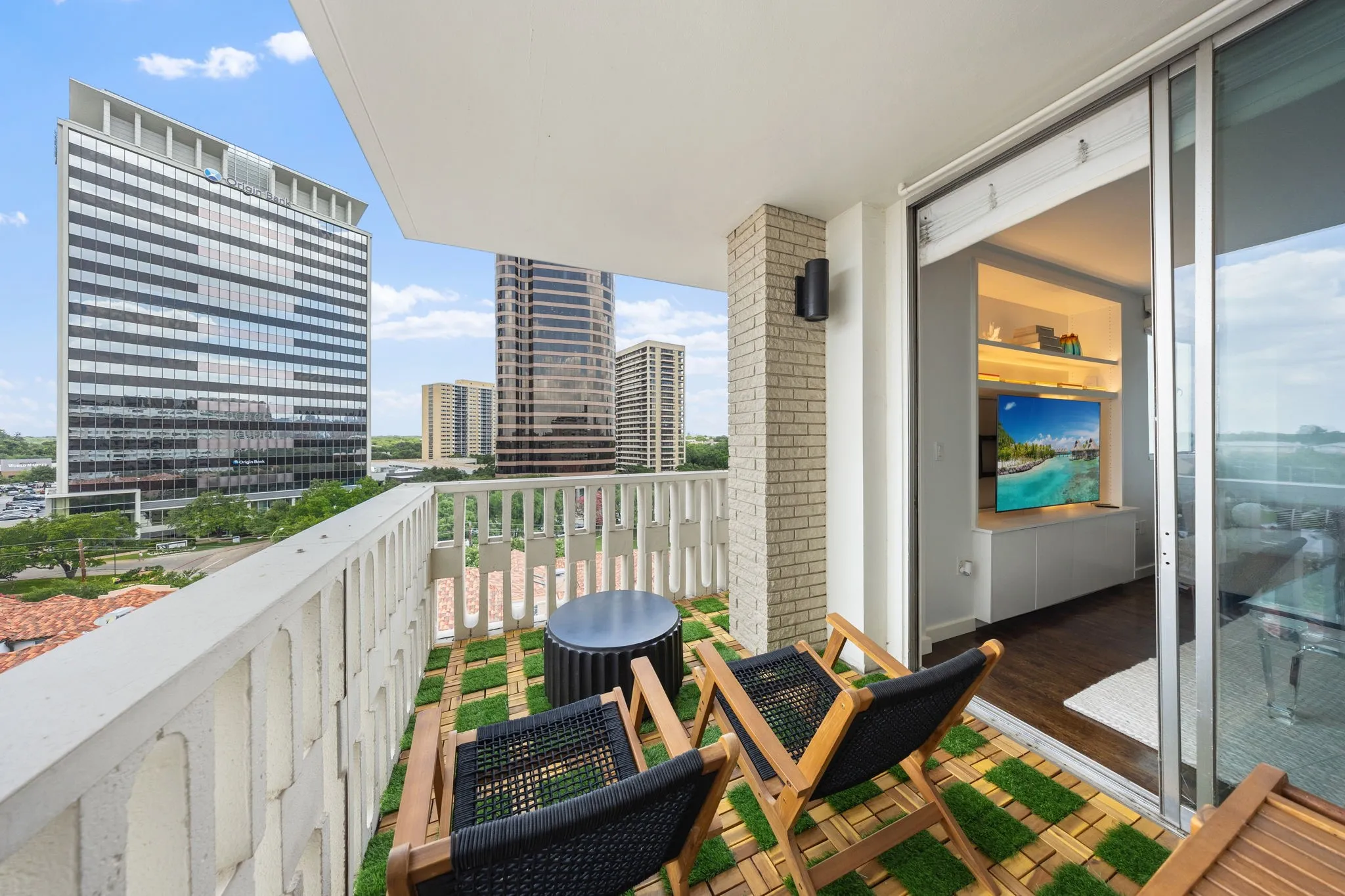 Condominium For Rent in Dallas County , 3701 Turtle Creek Boulevard, Dallas, Texas 75219, 1 Bedroom, 1 Bathroom, 2 Garage spaces, 793 Sqft, built in 1962, mls#21360610, Real Estate Agent in Dallas, Homes For Rent in Dallas county, Homes For Rent in Dallas, Realtor in Dallas Texas, Real Estate Brokerage Independent Realty Texas, Luminita Cordes Realtor