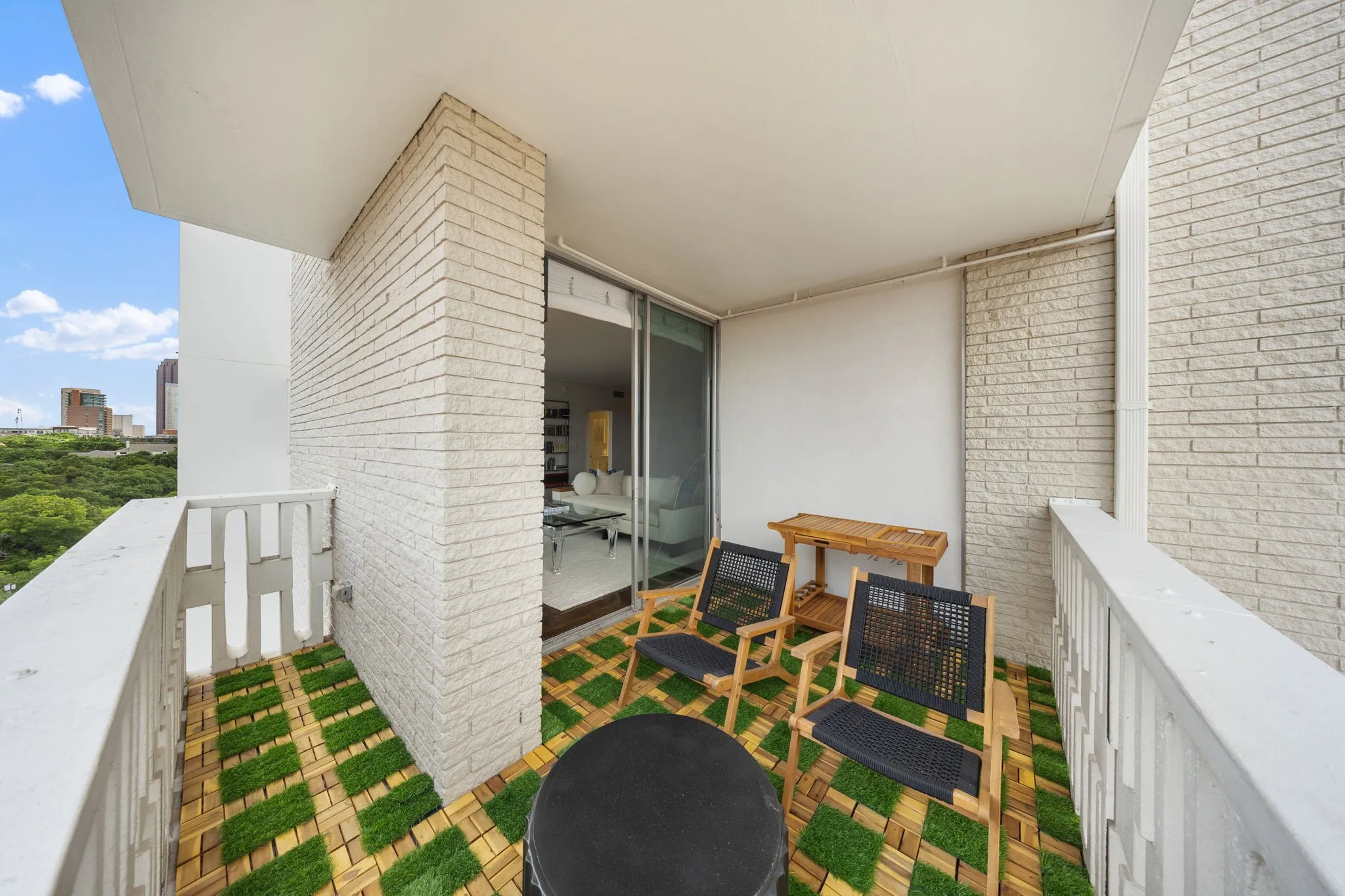Condominium For Rent in Dallas County , 3701 Turtle Creek Boulevard, Dallas, Texas 75219, 1 Bedroom, 1 Bathroom, 2 Garage spaces, 793 Sqft, built in 1962, mls#21360610, Real Estate Agent in Dallas, Homes For Rent in Dallas county, Homes For Rent in Dallas, Realtor in Dallas Texas, Real Estate Brokerage Independent Realty Texas, Luminita Cordes Realtor