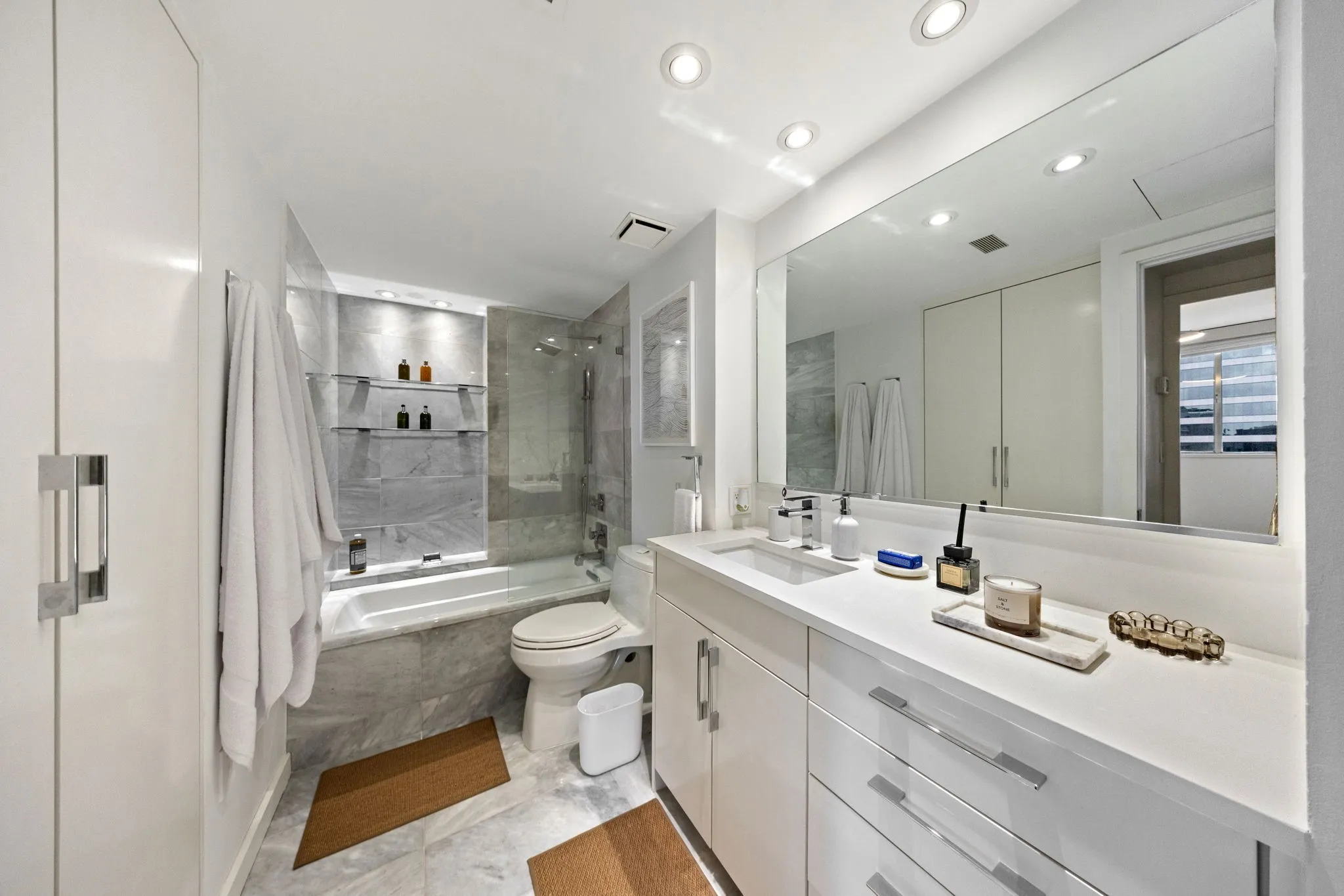 Condominium For Rent in Dallas County , 3701 Turtle Creek Boulevard, Dallas, Texas 75219, 1 Bedroom, 1 Bathroom, 2 Garage spaces, 793 Sqft, built in 1962, mls#21360610, Real Estate Agent in Dallas, Homes For Rent in Dallas county, Homes For Rent in Dallas, Realtor in Dallas Texas, Real Estate Brokerage Independent Realty Texas, Luminita Cordes Realtor