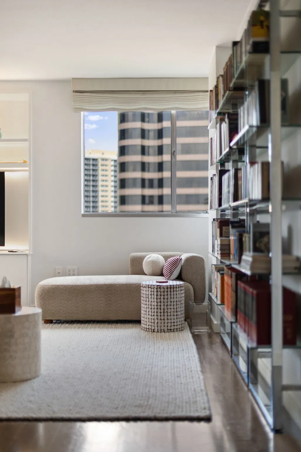 Condominium For Rent in Dallas County , 3701 Turtle Creek Boulevard, Dallas, Texas 75219, 1 Bedroom, 1 Bathroom, 2 Garage spaces, 793 Sqft, built in 1962, mls#21360610, Real Estate Agent in Dallas, Homes For Rent in Dallas county, Homes For Rent in Dallas, Realtor in Dallas Texas, Real Estate Brokerage Independent Realty Texas, Luminita Cordes Realtor