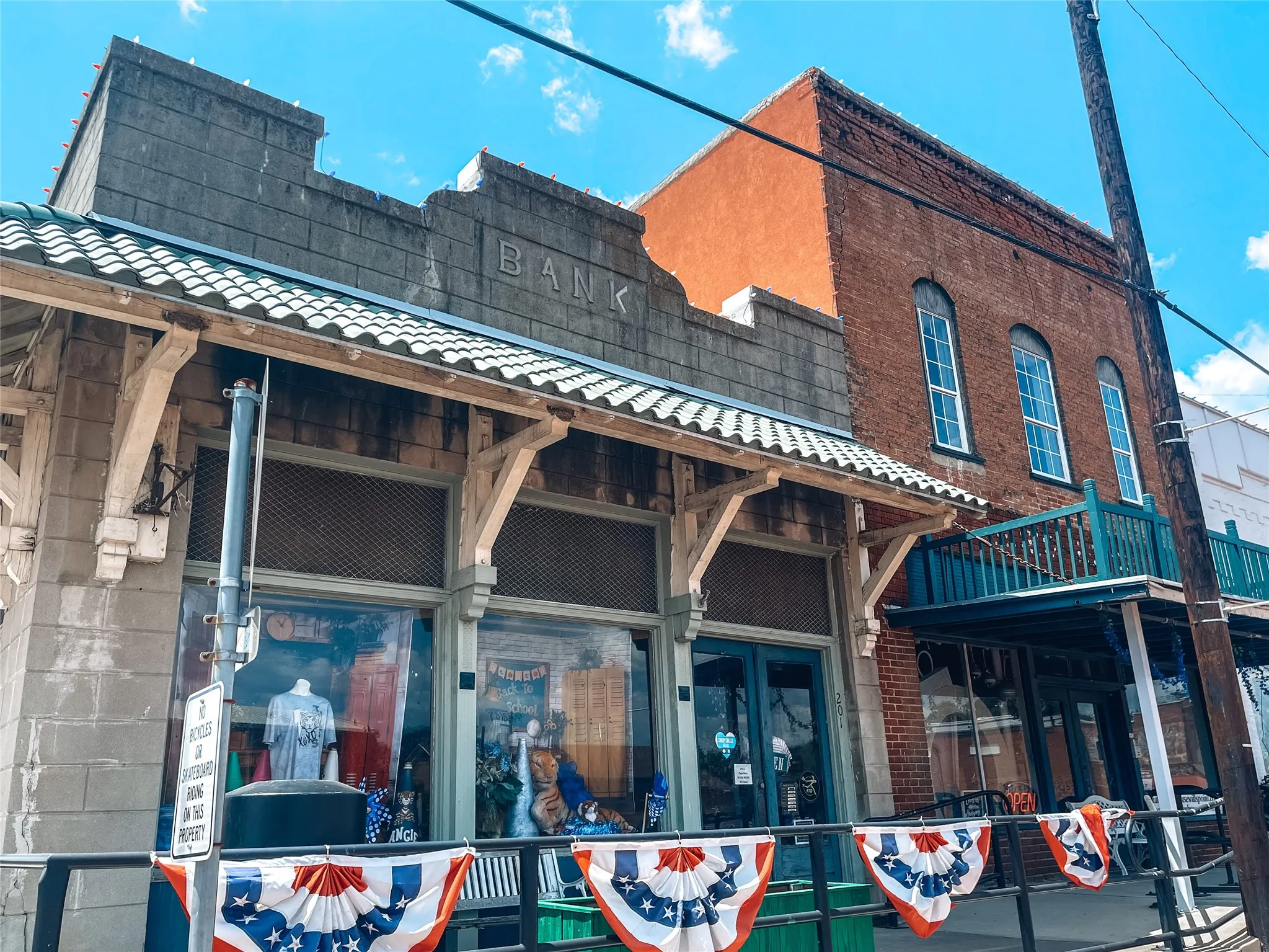 Retail For Sale in Van Zandt County , 201 N Fourth, Wills Point, Texas 75169, 0, 0, Garage spaces, 7,347 Sqft, built in 1900, Price $995,000, mls#21358597, Real Estate Agent in Wills Point, Homes For Sale in Van Zandt county, Homes For Sale in Wills Point, Realtor in Wills Point Texas, Real Estate Brokerage Independent Realty Texas, Luminita Cordes Realtor