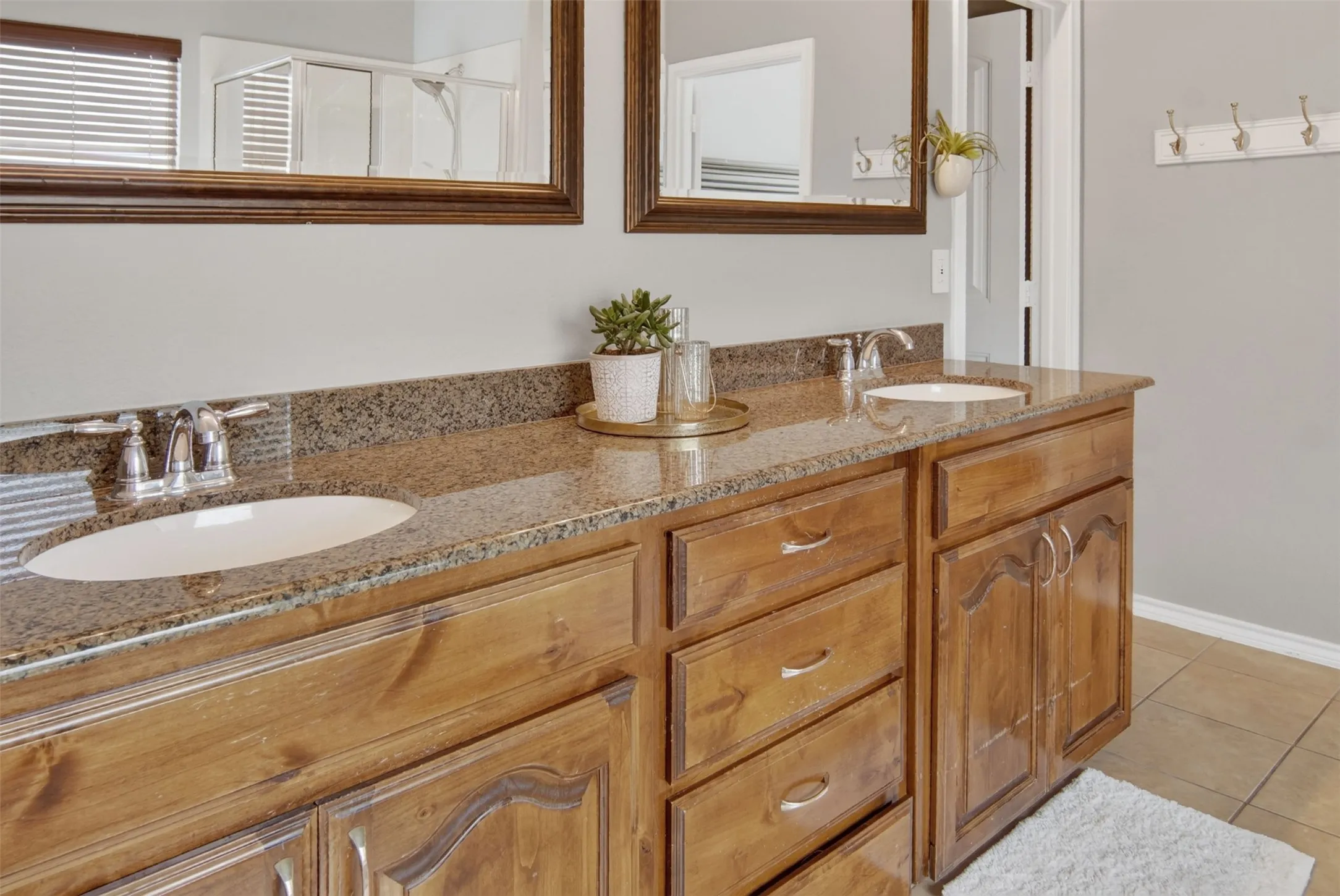 primary bathrooms, dual sinks, granite counters, beautiful!