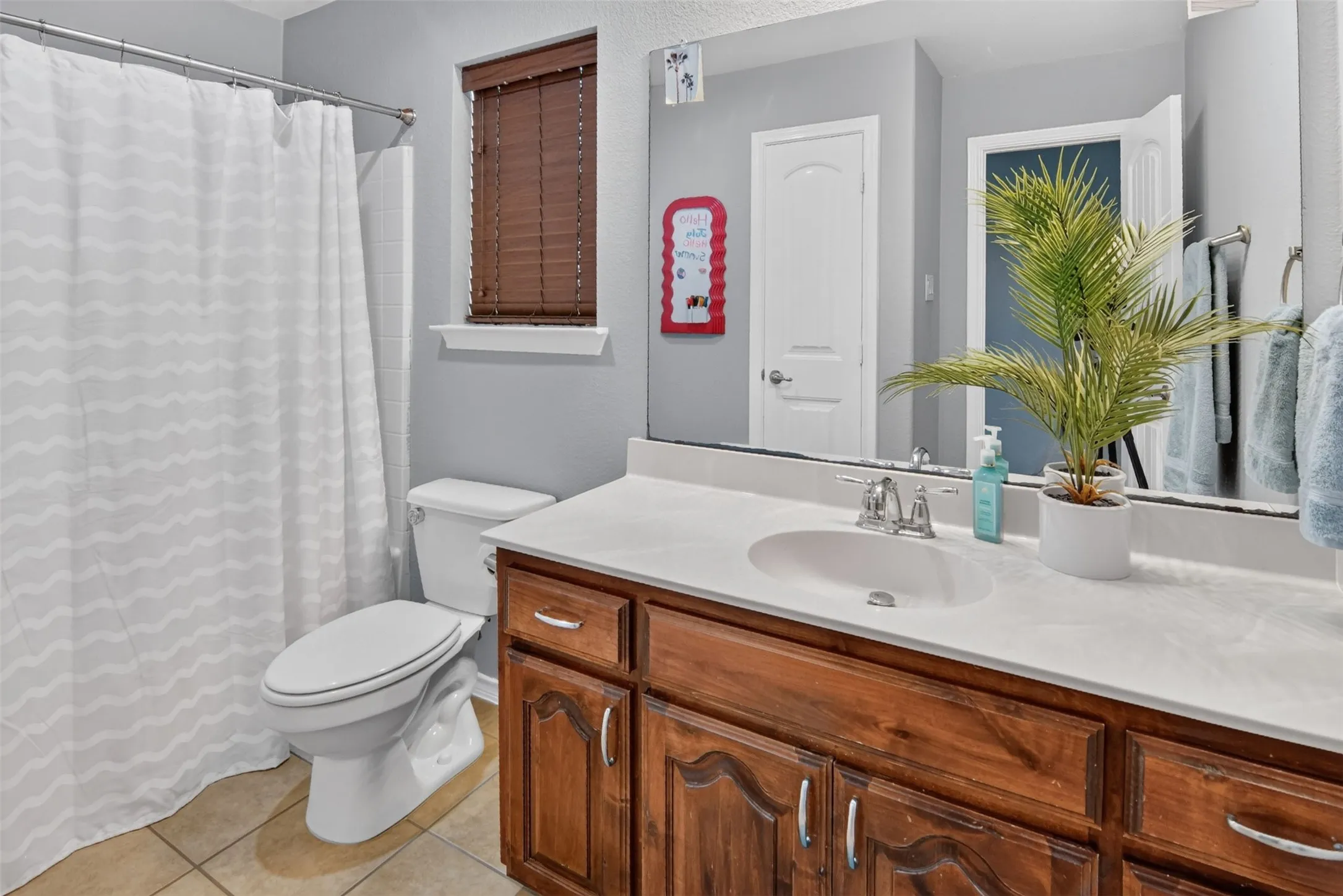 second  floor full bath