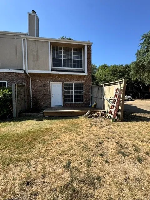 Townhouse For Sale in Dallas County , 2411 Northlake Court, Irving, Texas 75038, 2 Bedroom, 3 Bathroom, Garage spaces, 1,176 Sqft, built in 1983, mls#21361977, Real Estate Agent in Irving, Homes For Sale in Dallas county, Homes For Sale in Irving, Realtor in Irving Texas, Real Estate Brokerage Independent Realty Texas, Luminita Cordes Realtor