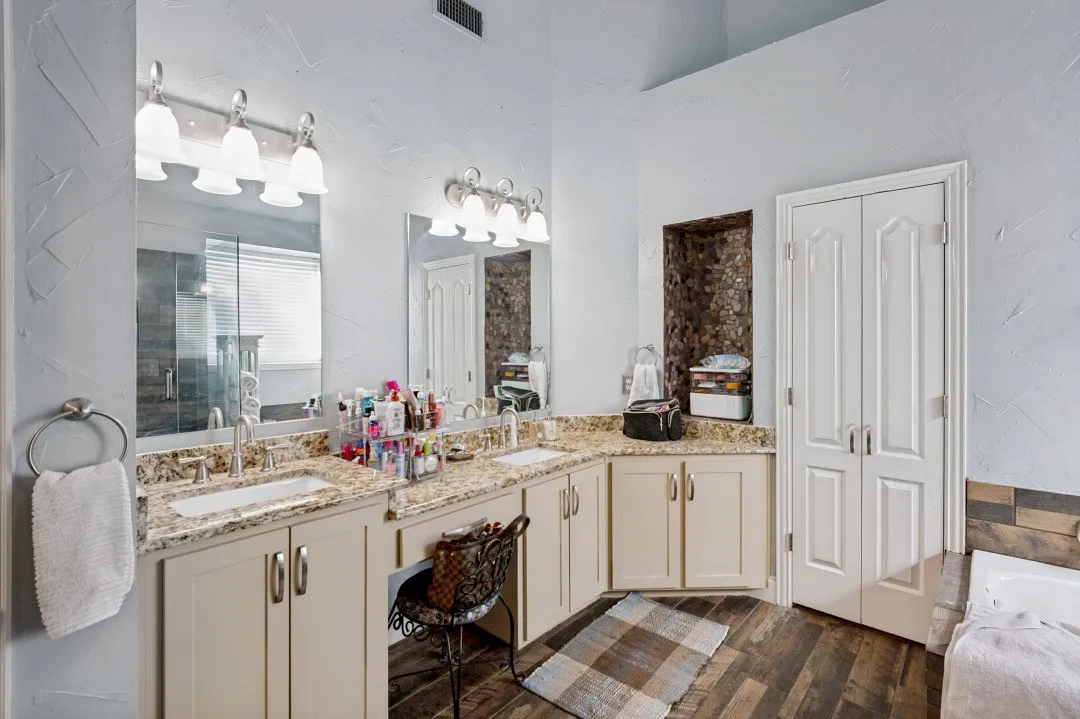 Single Family Residence For Sale in Denton County , 5904 Stewart Circle, The Colony, Texas 75056, 4 Bedroom, 4 Bathroom, 2 Garage spaces, 2,659 Sqft, built in 1996, mls#21360265, Real Estate Agent in The Colony, Homes For Sale in Denton county, Homes For Sale in The Colony, Realtor in The Colony Texas, Real Estate Brokerage Independent Realty Texas, Luminita Cordes Realtor