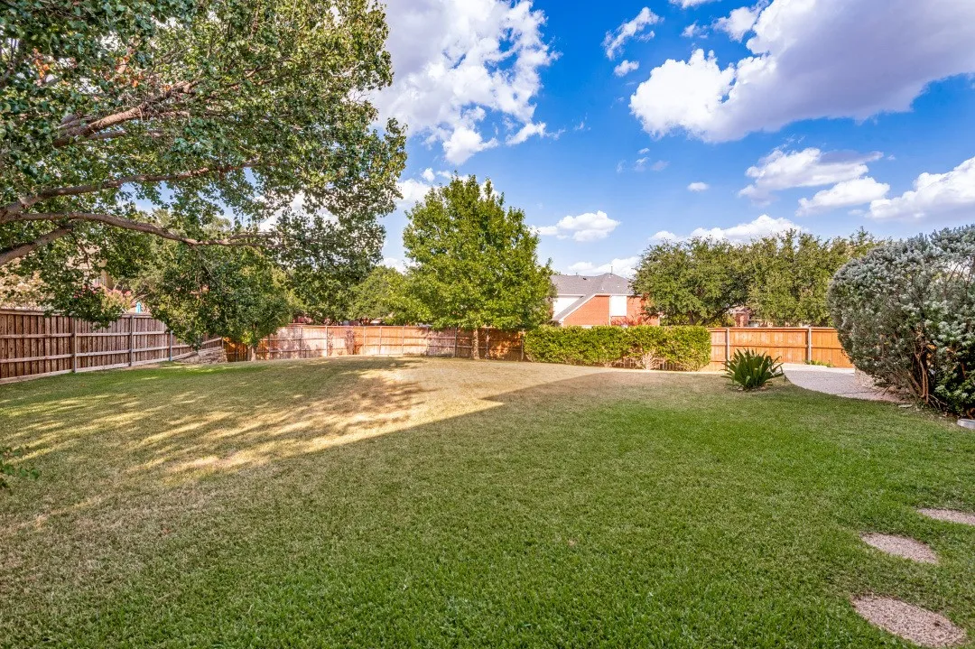 Single Family Residence For Sale in Denton County , 5904 Stewart Circle, The Colony, Texas 75056, 4 Bedroom, 4 Bathroom, 2 Garage spaces, 2,659 Sqft, built in 1996, mls#21360265, Real Estate Agent in The Colony, Homes For Sale in Denton county, Homes For Sale in The Colony, Realtor in The Colony Texas, Real Estate Brokerage Independent Realty Texas, Luminita Cordes Realtor