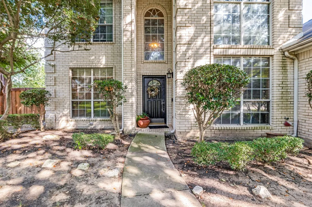 Single Family Residence For Sale in Denton County , 5904 Stewart Circle, The Colony, Texas 75056, 4 Bedroom, 4 Bathroom, 2 Garage spaces, 2,659 Sqft, built in 1996, mls#21360265, Real Estate Agent in The Colony, Homes For Sale in Denton county, Homes For Sale in The Colony, Realtor in The Colony Texas, Real Estate Brokerage Independent Realty Texas, Luminita Cordes Realtor