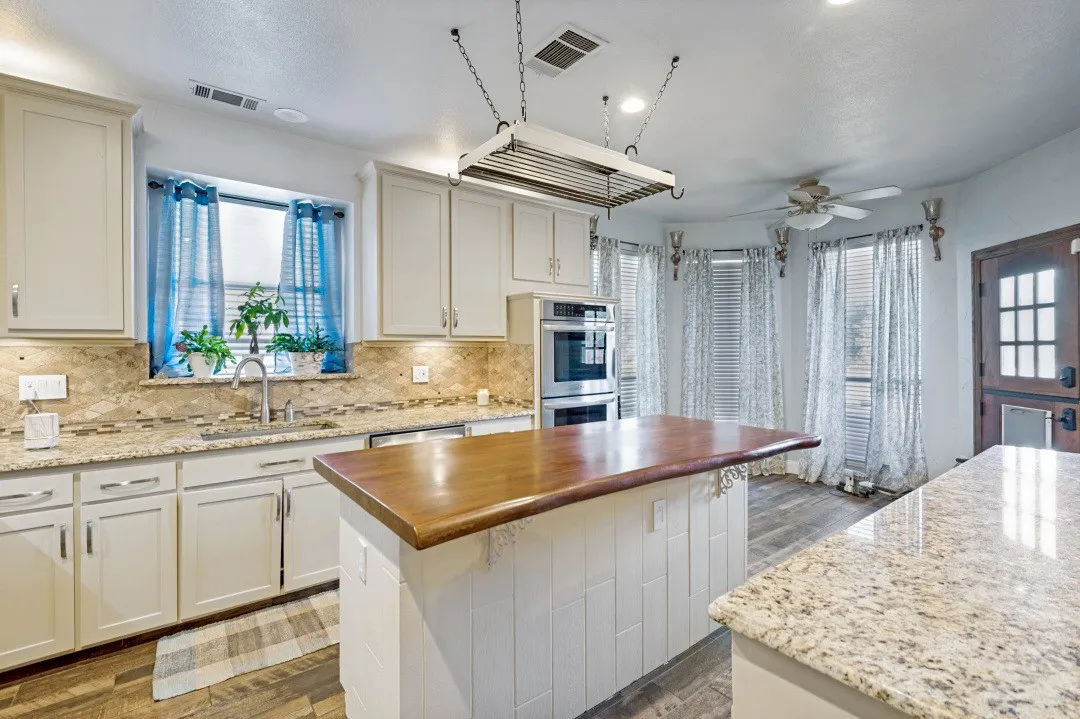 Single Family Residence For Sale in Denton County , 5904 Stewart Circle, The Colony, Texas 75056, 4 Bedroom, 4 Bathroom, 2 Garage spaces, 2,659 Sqft, built in 1996, mls#21360265, Real Estate Agent in The Colony, Homes For Sale in Denton county, Homes For Sale in The Colony, Realtor in The Colony Texas, Real Estate Brokerage Independent Realty Texas, Luminita Cordes Realtor