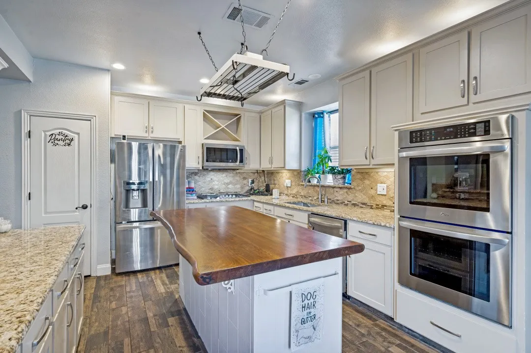 Single Family Residence For Sale in Denton County , 5904 Stewart Circle, The Colony, Texas 75056, 4 Bedroom, 4 Bathroom, 2 Garage spaces, 2,659 Sqft, built in 1996, mls#21360265, Real Estate Agent in The Colony, Homes For Sale in Denton county, Homes For Sale in The Colony, Realtor in The Colony Texas, Real Estate Brokerage Independent Realty Texas, Luminita Cordes Realtor