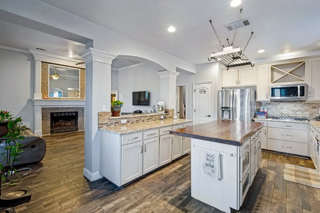 Single Family Residence For Sale in Denton County , 5904 Stewart Circle, The Colony, Texas 75056, 4 Bedroom, 4 Bathroom, 2 Garage spaces, 2,659 Sqft, built in 1996, mls#21360265, Real Estate Agent in The Colony, Homes For Sale in Denton county, Homes For Sale in The Colony, Realtor in The Colony Texas, Real Estate Brokerage Independent Realty Texas, Luminita Cordes Realtor