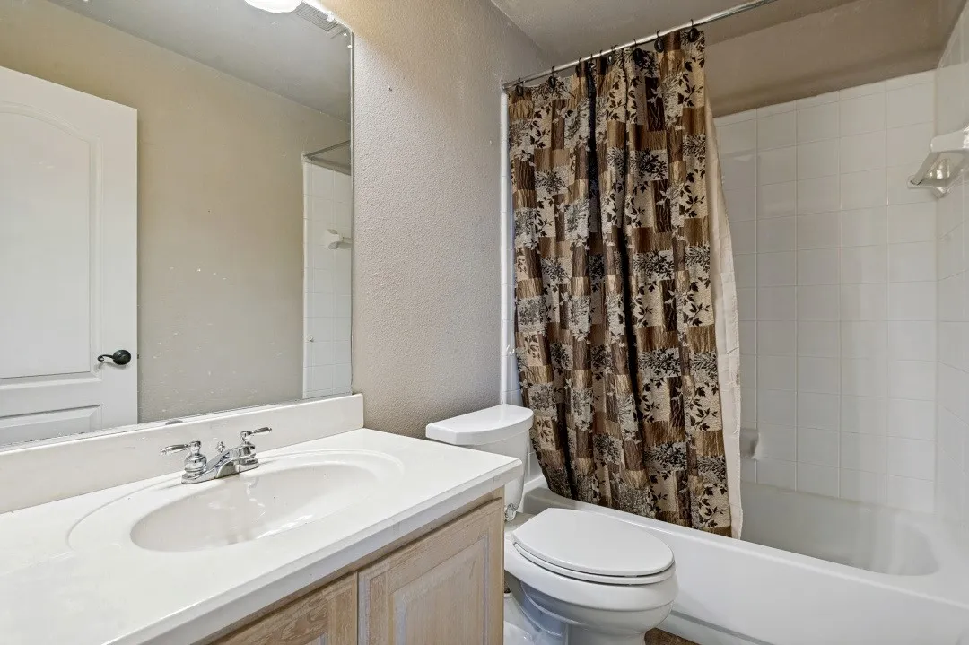 Single Family Residence For Sale in Denton County , 5904 Stewart Circle, The Colony, Texas 75056, 4 Bedroom, 4 Bathroom, 2 Garage spaces, 2,659 Sqft, built in 1996, mls#21360265, Real Estate Agent in The Colony, Homes For Sale in Denton county, Homes For Sale in The Colony, Realtor in The Colony Texas, Real Estate Brokerage Independent Realty Texas, Luminita Cordes Realtor