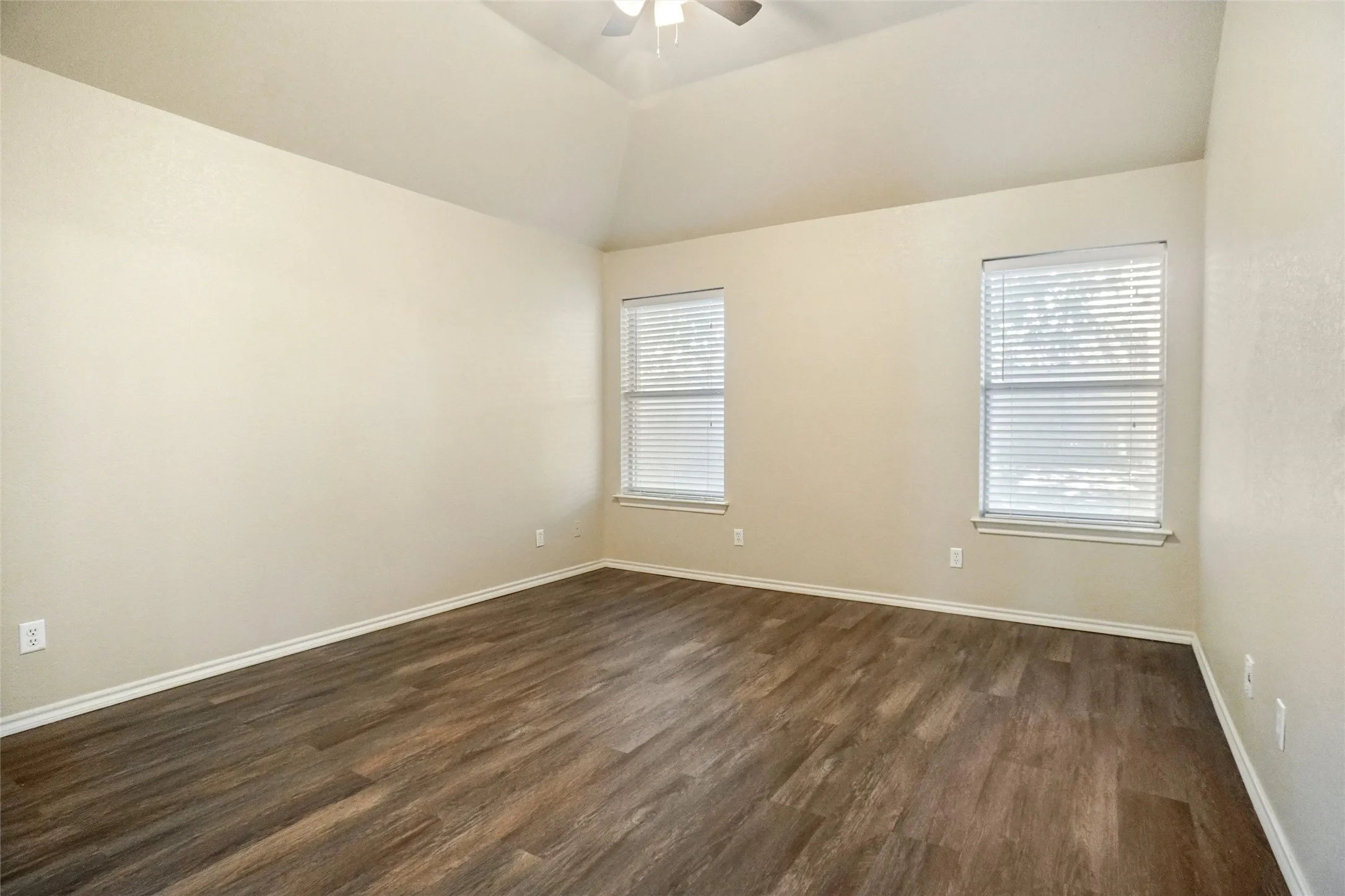Single Family Residence For Rent in Tarrant County , 1025 Westgrove Drive, Saginaw, Texas 76179, 3 Bedroom, 2 Bathroom, 2 Garage spaces, 1,619 Sqft, built in 1994, mls#21361978, Real Estate Agent in Saginaw, Homes For Rent in Tarrant county, Homes For Rent in Saginaw, Realtor in Saginaw Texas, Real Estate Brokerage Independent Realty Texas, Luminita Cordes Realtor
