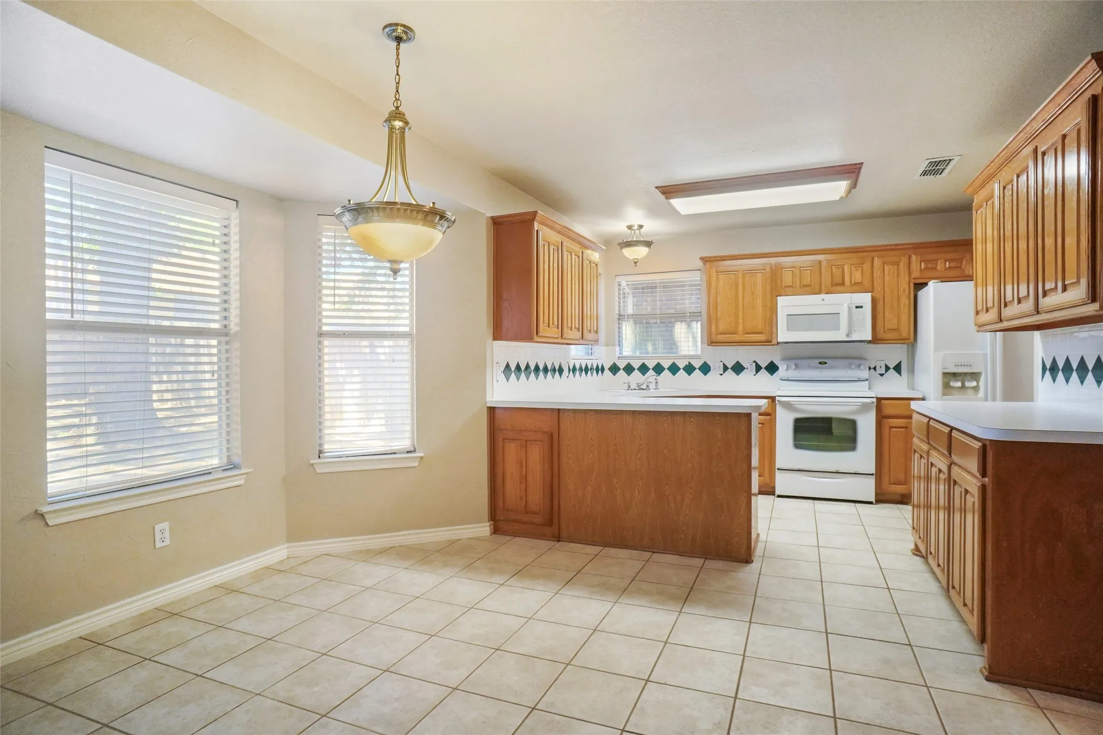 Single Family Residence For Rent in Tarrant County , 1025 Westgrove Drive, Saginaw, Texas 76179, 3 Bedroom, 2 Bathroom, 2 Garage spaces, 1,619 Sqft, built in 1994, mls#21361978, Real Estate Agent in Saginaw, Homes For Rent in Tarrant county, Homes For Rent in Saginaw, Realtor in Saginaw Texas, Real Estate Brokerage Independent Realty Texas, Luminita Cordes Realtor