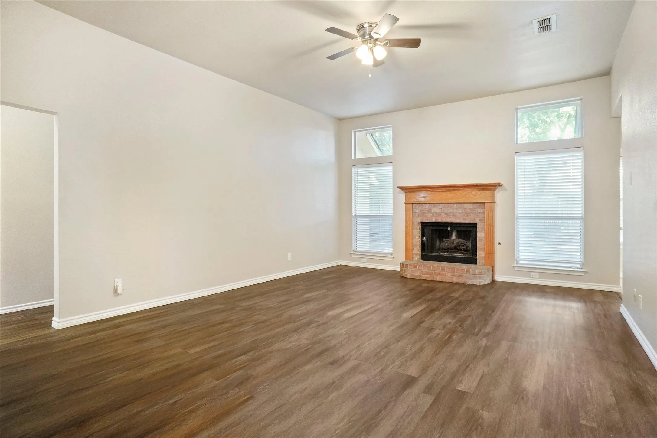 Single Family Residence For Rent in Tarrant County , 1025 Westgrove Drive, Saginaw, Texas 76179, 3 Bedroom, 2 Bathroom, 2 Garage spaces, 1,619 Sqft, built in 1994, mls#21361978, Real Estate Agent in Saginaw, Homes For Rent in Tarrant county, Homes For Rent in Saginaw, Realtor in Saginaw Texas, Real Estate Brokerage Independent Realty Texas, Luminita Cordes Realtor