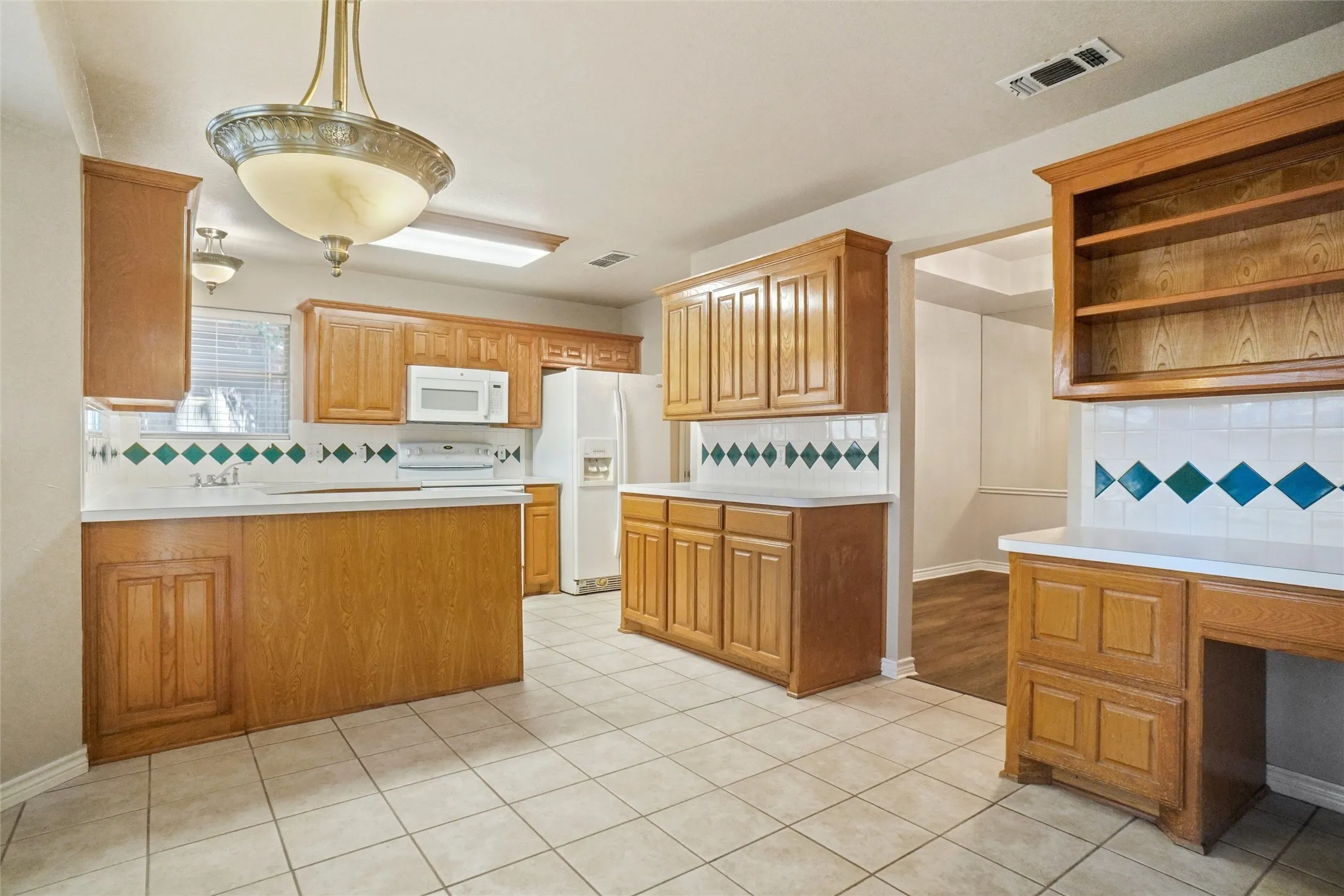 Single Family Residence For Rent in Tarrant County , 1025 Westgrove Drive, Saginaw, Texas 76179, 3 Bedroom, 2 Bathroom, 2 Garage spaces, 1,619 Sqft, built in 1994, mls#21361978, Real Estate Agent in Saginaw, Homes For Rent in Tarrant county, Homes For Rent in Saginaw, Realtor in Saginaw Texas, Real Estate Brokerage Independent Realty Texas, Luminita Cordes Realtor