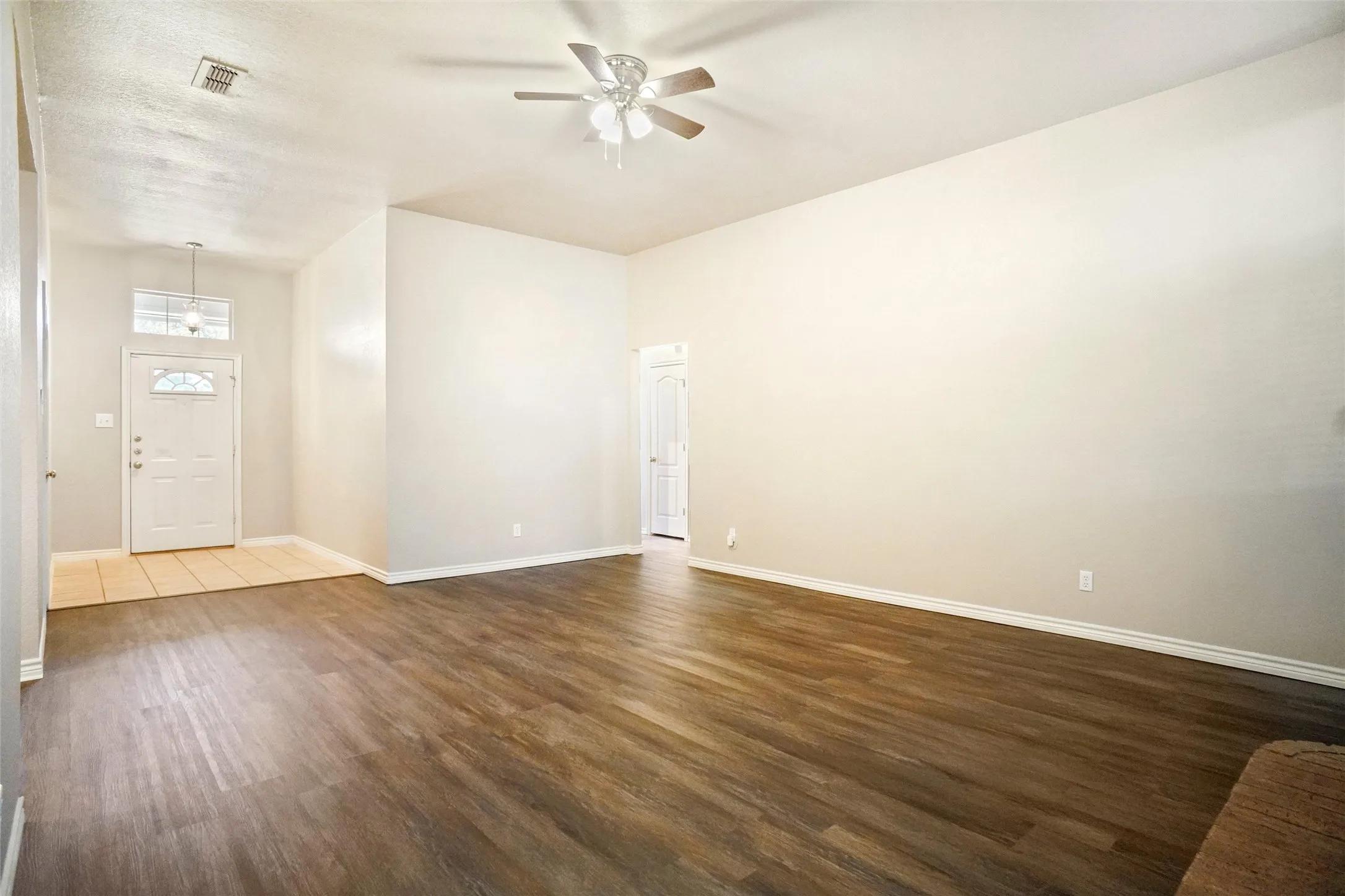 Single Family Residence For Rent in Tarrant County , 1025 Westgrove Drive, Saginaw, Texas 76179, 3 Bedroom, 2 Bathroom, 2 Garage spaces, 1,619 Sqft, built in 1994, mls#21361978, Real Estate Agent in Saginaw, Homes For Rent in Tarrant county, Homes For Rent in Saginaw, Realtor in Saginaw Texas, Real Estate Brokerage Independent Realty Texas, Luminita Cordes Realtor