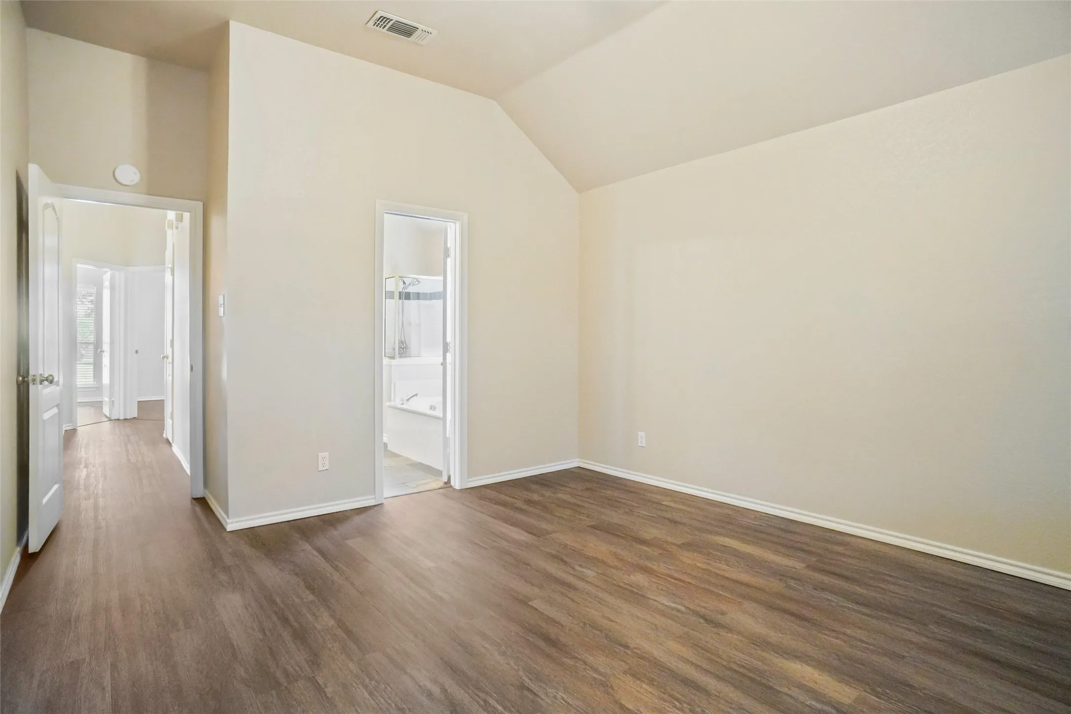 Single Family Residence For Rent in Tarrant County , 1025 Westgrove Drive, Saginaw, Texas 76179, 3 Bedroom, 2 Bathroom, 2 Garage spaces, 1,619 Sqft, built in 1994, mls#21361978, Real Estate Agent in Saginaw, Homes For Rent in Tarrant county, Homes For Rent in Saginaw, Realtor in Saginaw Texas, Real Estate Brokerage Independent Realty Texas, Luminita Cordes Realtor