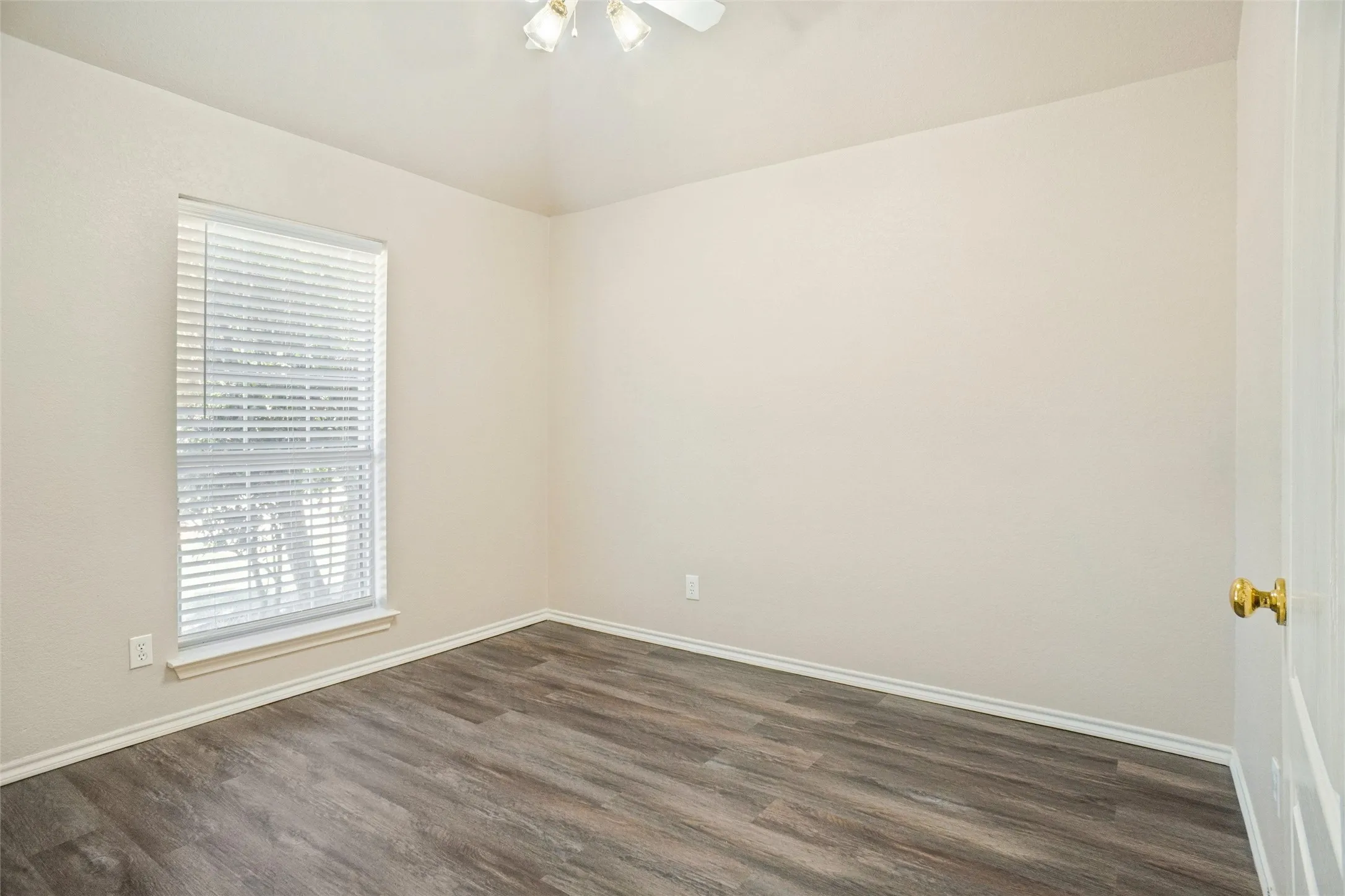 Single Family Residence For Rent in Tarrant County , 1025 Westgrove Drive, Saginaw, Texas 76179, 3 Bedroom, 2 Bathroom, 2 Garage spaces, 1,619 Sqft, built in 1994, mls#21361978, Real Estate Agent in Saginaw, Homes For Rent in Tarrant county, Homes For Rent in Saginaw, Realtor in Saginaw Texas, Real Estate Brokerage Independent Realty Texas, Luminita Cordes Realtor