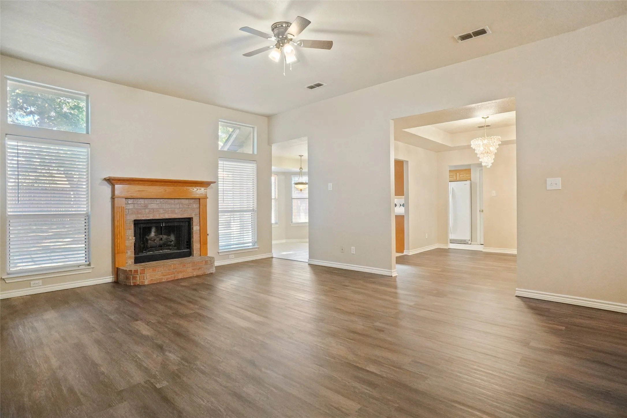Single Family Residence For Rent in Tarrant County , 1025 Westgrove Drive, Saginaw, Texas 76179, 3 Bedroom, 2 Bathroom, 2 Garage spaces, 1,619 Sqft, built in 1994, mls#21361978, Real Estate Agent in Saginaw, Homes For Rent in Tarrant county, Homes For Rent in Saginaw, Realtor in Saginaw Texas, Real Estate Brokerage Independent Realty Texas, Luminita Cordes Realtor