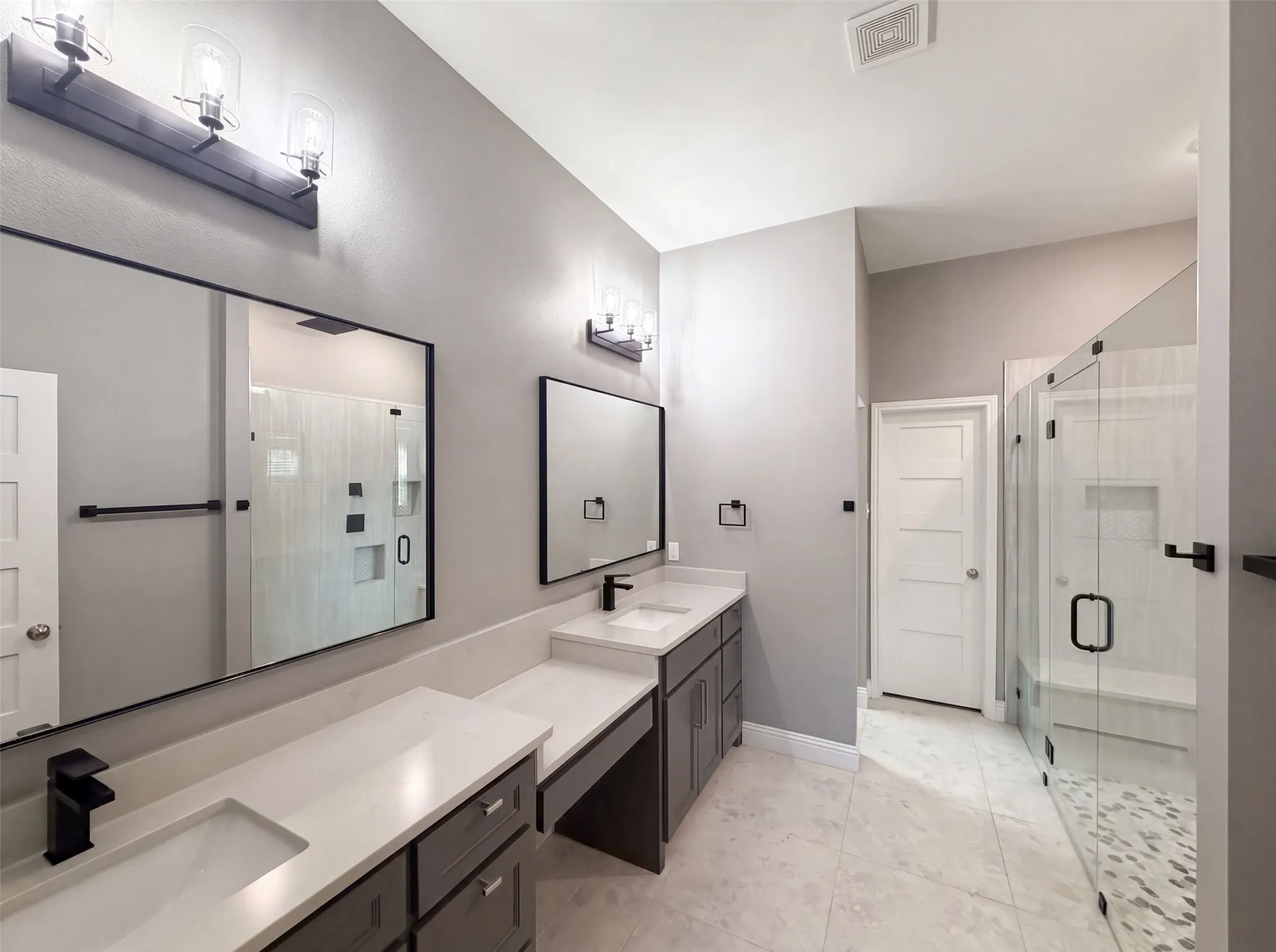 Single Family Residence For Sale in Tarrant County , 8912 Holt Street, Lakeside, Texas 76135, 4 Bedroom, 3 Bathroom, 2 Garage spaces, 2,582 Sqft, built in 2024, mls#21361988, Real Estate Agent in Lakeside, Homes For Sale in Tarrant county, Homes For Sale in Lakeside, Realtor in Lakeside Texas, Real Estate Brokerage Independent Realty Texas, Luminita Cordes Realtor