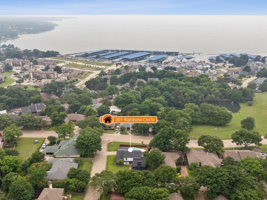 Single Family Residence For Sale in Rockwall County , 201 Rainbow Circle, Rockwall, Texas 75032, 4 Bedroom, 4 Bathroom, 2 Garage spaces, 3,031 Sqft, built in 1980, mls#21359236, Real Estate Agent in Rockwall, Homes For Sale in Rockwall county, Homes For Sale in Rockwall, Realtor in Rockwall Texas, Real Estate Brokerage Independent Realty Texas, Luminita Cordes Realtor