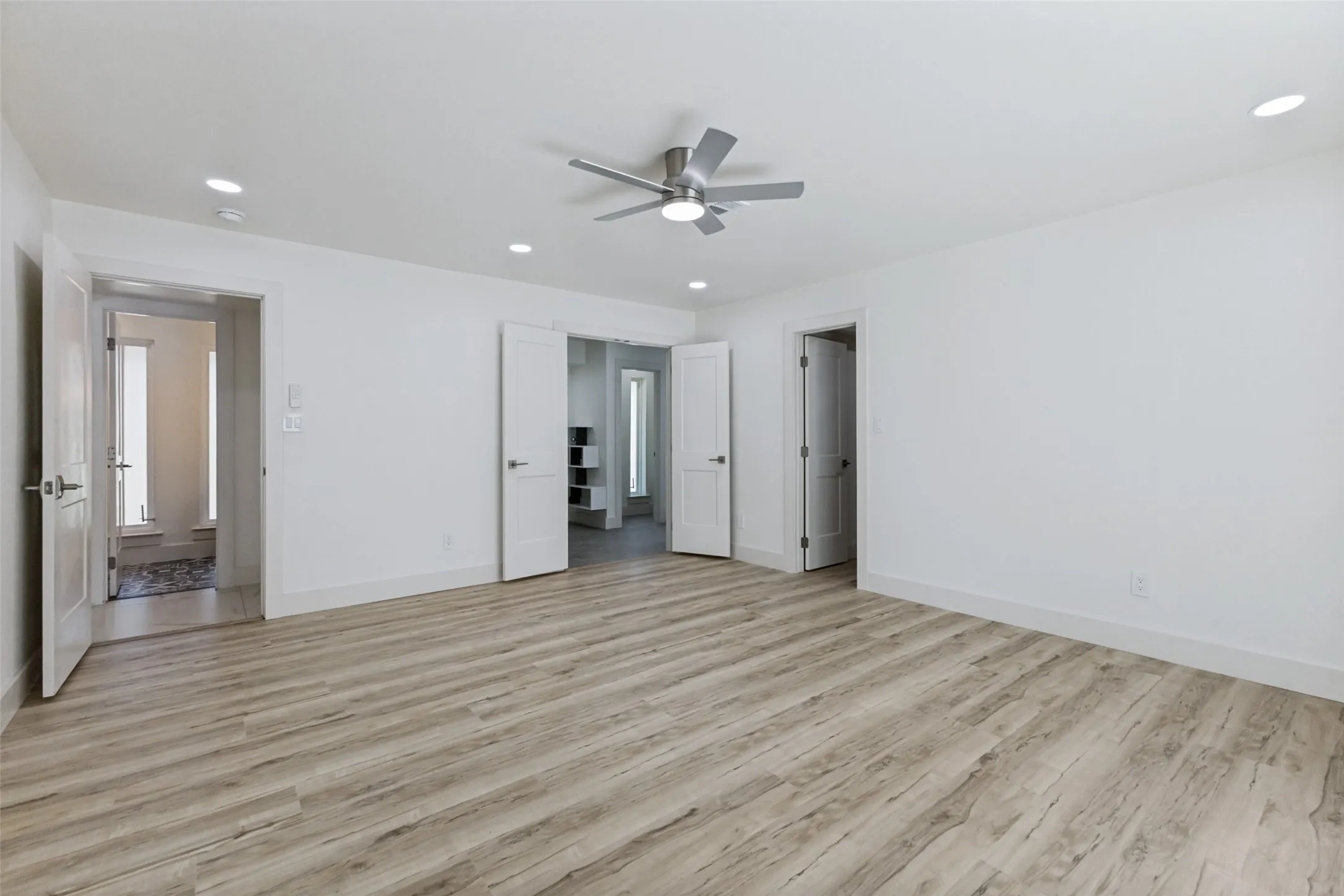 Single Family Residence For Sale in Rockwall County , 201 Rainbow Circle, Rockwall, Texas 75032, 4 Bedroom, 4 Bathroom, 2 Garage spaces, 3,031 Sqft, built in 1980, mls#21359236, Real Estate Agent in Rockwall, Homes For Sale in Rockwall county, Homes For Sale in Rockwall, Realtor in Rockwall Texas, Real Estate Brokerage Independent Realty Texas, Luminita Cordes Realtor