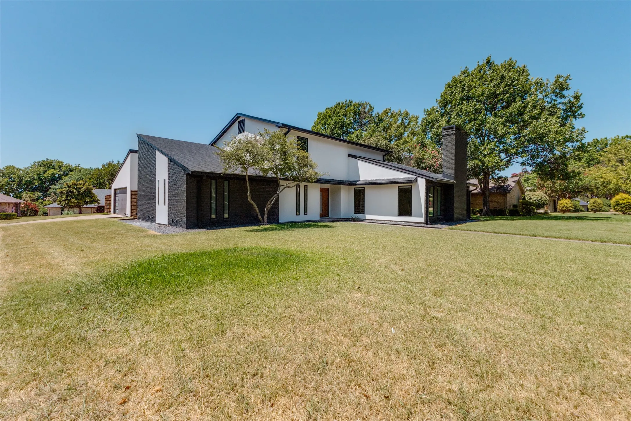Single Family Residence For Sale in Rockwall County , 201 Rainbow Circle, Rockwall, Texas 75032, 4 Bedroom, 4 Bathroom, 2 Garage spaces, 3,031 Sqft, built in 1980, mls#21359236, Real Estate Agent in Rockwall, Homes For Sale in Rockwall county, Homes For Sale in Rockwall, Realtor in Rockwall Texas, Real Estate Brokerage Independent Realty Texas, Luminita Cordes Realtor