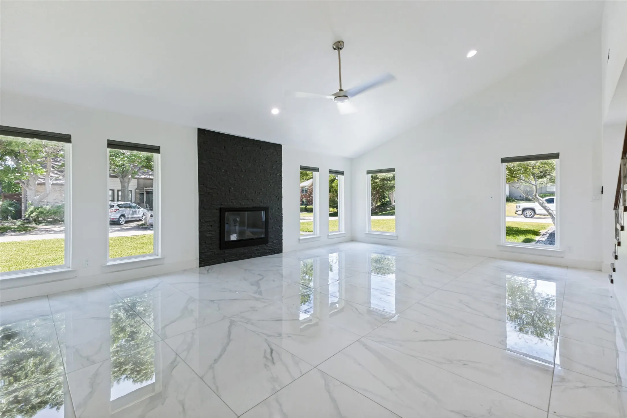 Single Family Residence For Sale in Rockwall County , 201 Rainbow Circle, Rockwall, Texas 75032, 4 Bedroom, 4 Bathroom, 2 Garage spaces, 3,031 Sqft, built in 1980, mls#21359236, Real Estate Agent in Rockwall, Homes For Sale in Rockwall county, Homes For Sale in Rockwall, Realtor in Rockwall Texas, Real Estate Brokerage Independent Realty Texas, Luminita Cordes Realtor