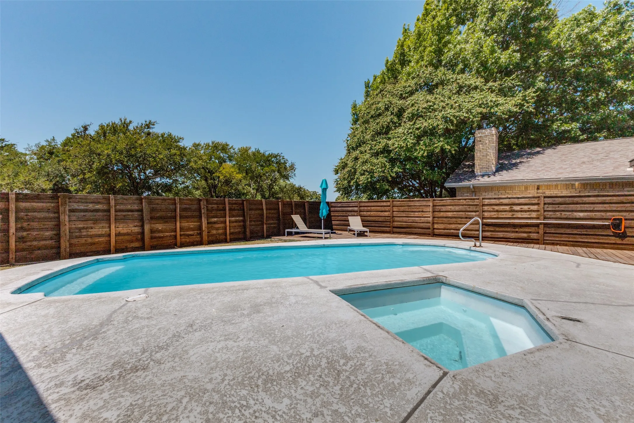 Single Family Residence For Sale in Rockwall County , 201 Rainbow Circle, Rockwall, Texas 75032, 4 Bedroom, 4 Bathroom, 2 Garage spaces, 3,031 Sqft, built in 1980, mls#21359236, Real Estate Agent in Rockwall, Homes For Sale in Rockwall county, Homes For Sale in Rockwall, Realtor in Rockwall Texas, Real Estate Brokerage Independent Realty Texas, Luminita Cordes Realtor