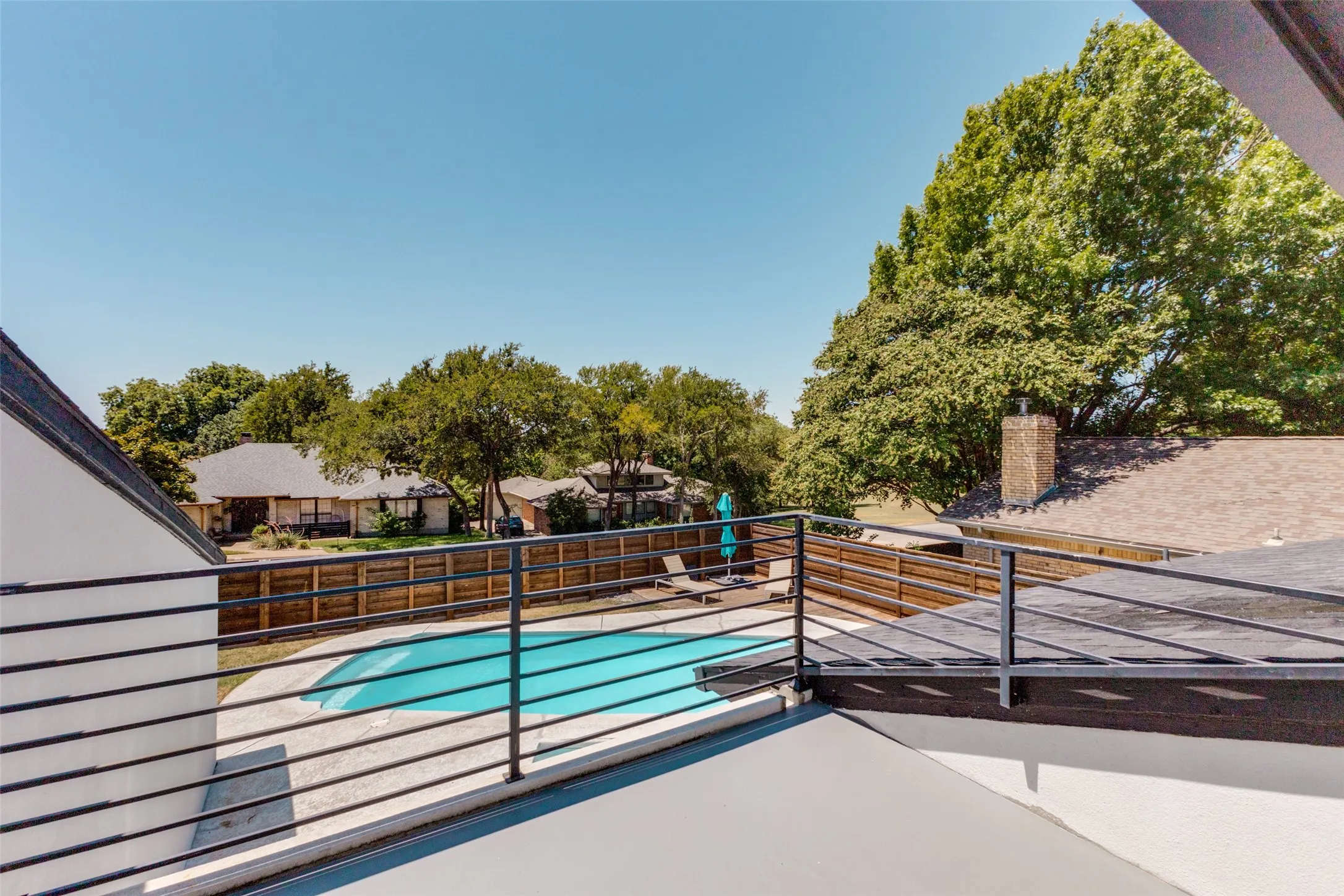 Single Family Residence For Sale in Rockwall County , 201 Rainbow Circle, Rockwall, Texas 75032, 4 Bedroom, 4 Bathroom, 2 Garage spaces, 3,031 Sqft, built in 1980, mls#21359236, Real Estate Agent in Rockwall, Homes For Sale in Rockwall county, Homes For Sale in Rockwall, Realtor in Rockwall Texas, Real Estate Brokerage Independent Realty Texas, Luminita Cordes Realtor