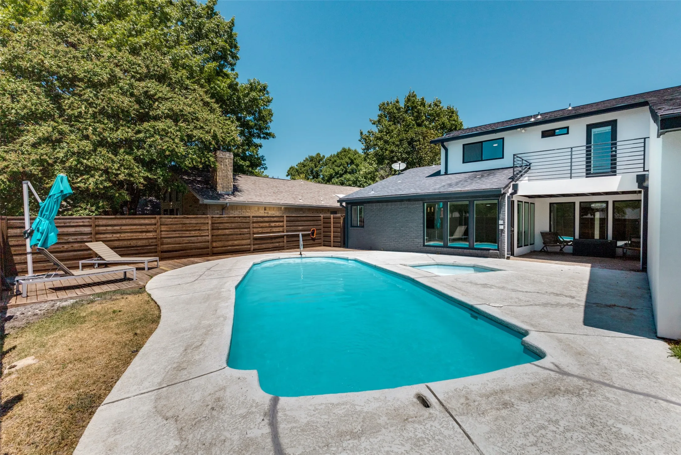 Single Family Residence For Sale in Rockwall County , 201 Rainbow Circle, Rockwall, Texas 75032, 4 Bedroom, 4 Bathroom, 2 Garage spaces, 3,031 Sqft, built in 1980, mls#21359236, Real Estate Agent in Rockwall, Homes For Sale in Rockwall county, Homes For Sale in Rockwall, Realtor in Rockwall Texas, Real Estate Brokerage Independent Realty Texas, Luminita Cordes Realtor