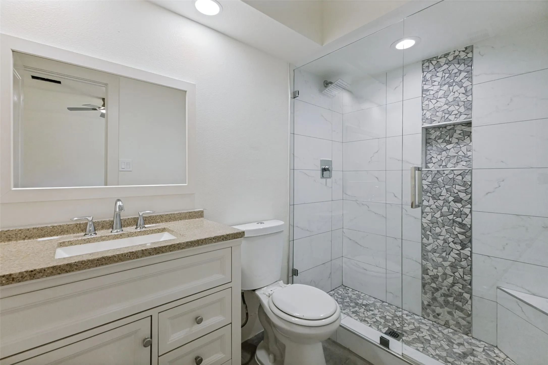 Single Family Residence For Sale in Rockwall County , 201 Rainbow Circle, Rockwall, Texas 75032, 4 Bedroom, 4 Bathroom, 2 Garage spaces, 3,031 Sqft, built in 1980, mls#21359236, Real Estate Agent in Rockwall, Homes For Sale in Rockwall county, Homes For Sale in Rockwall, Realtor in Rockwall Texas, Real Estate Brokerage Independent Realty Texas, Luminita Cordes Realtor