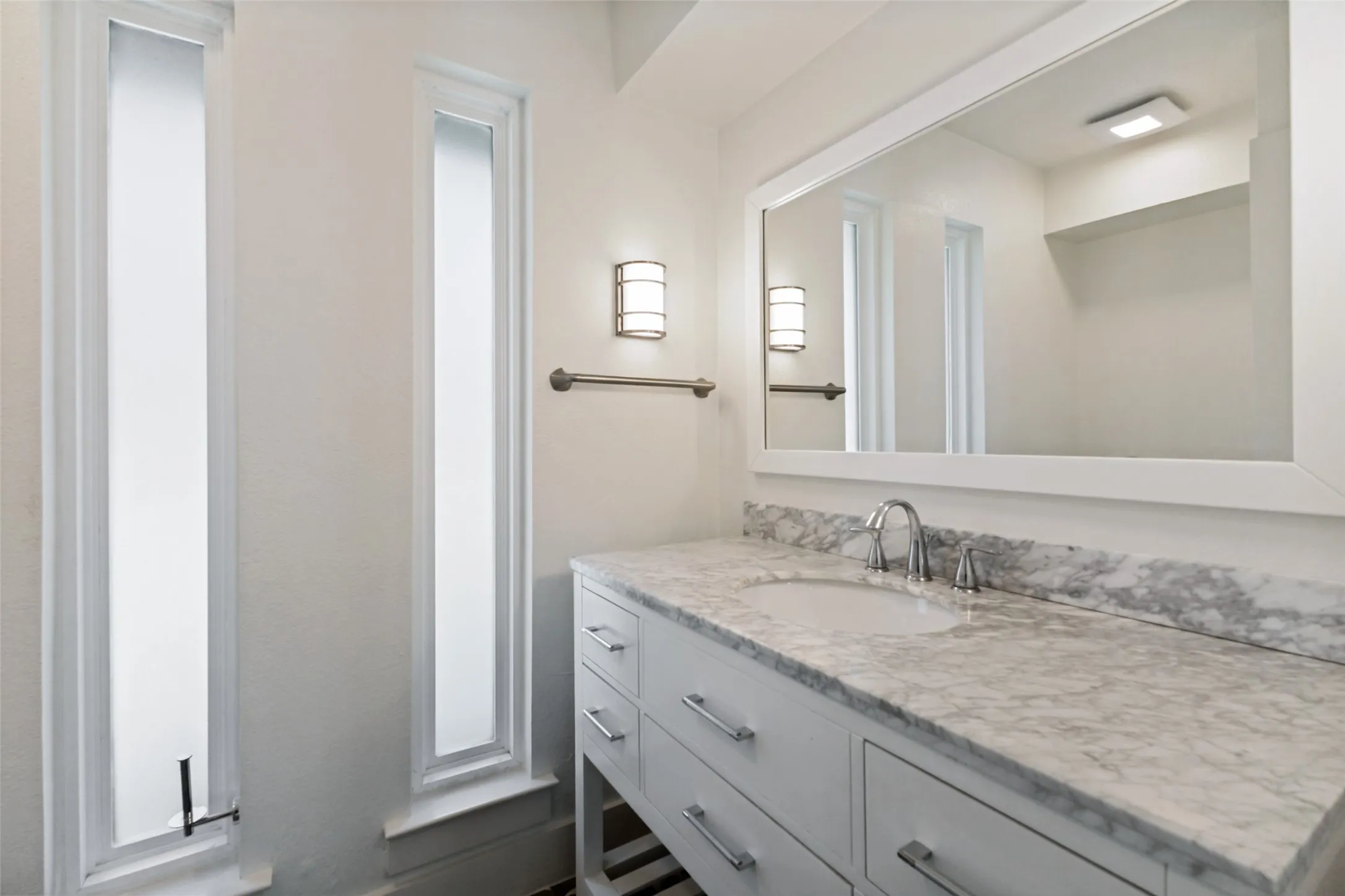 Single Family Residence For Sale in Rockwall County , 201 Rainbow Circle, Rockwall, Texas 75032, 4 Bedroom, 4 Bathroom, 2 Garage spaces, 3,031 Sqft, built in 1980, mls#21359236, Real Estate Agent in Rockwall, Homes For Sale in Rockwall county, Homes For Sale in Rockwall, Realtor in Rockwall Texas, Real Estate Brokerage Independent Realty Texas, Luminita Cordes Realtor