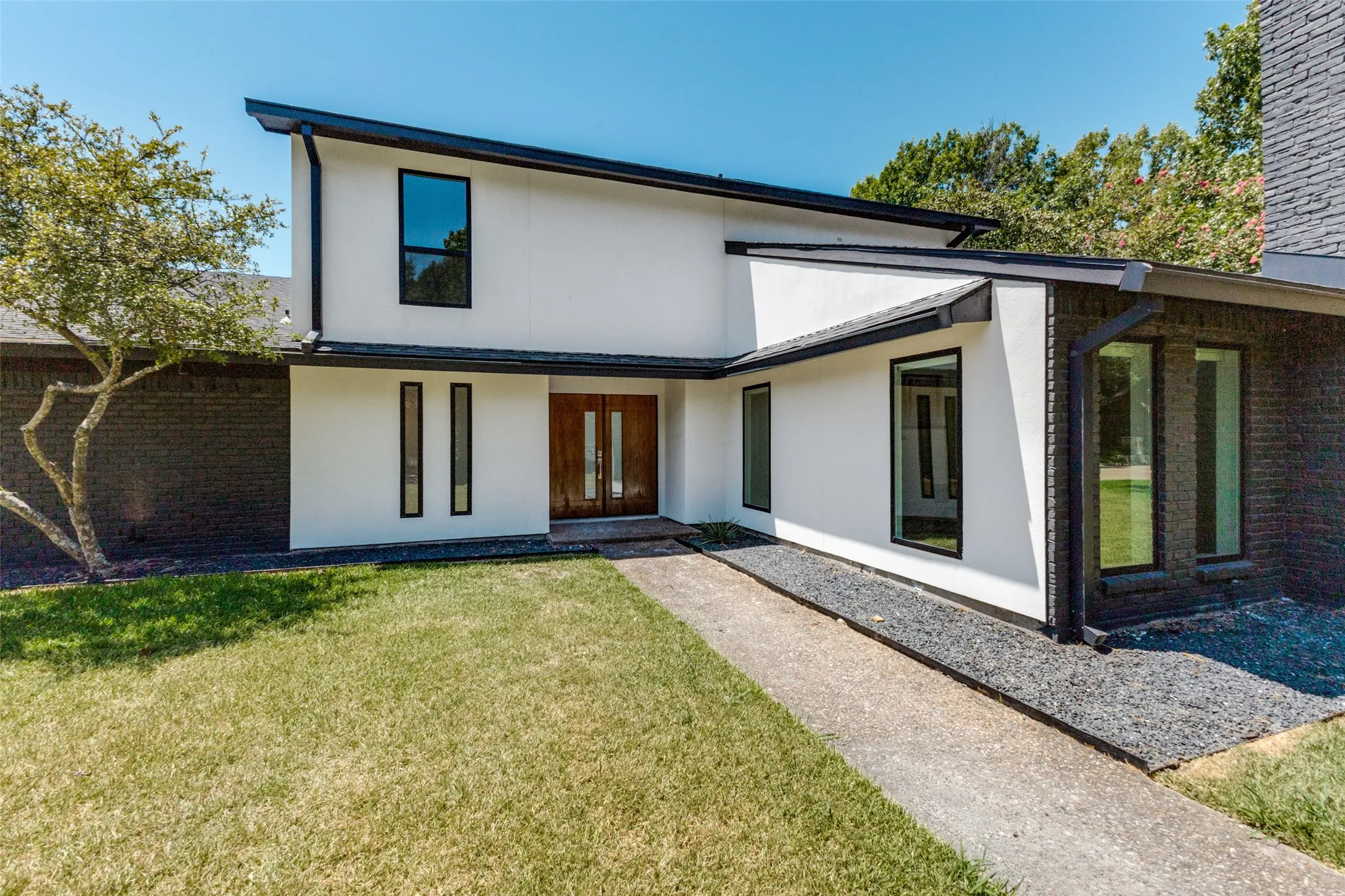 Single Family Residence For Sale in Rockwall County , 201 Rainbow Circle, Rockwall, Texas 75032, 4 Bedroom, 4 Bathroom, 2 Garage spaces, 3,031 Sqft, built in 1980, mls#21359236, Real Estate Agent in Rockwall, Homes For Sale in Rockwall county, Homes For Sale in Rockwall, Realtor in Rockwall Texas, Real Estate Brokerage Independent Realty Texas, Luminita Cordes Realtor